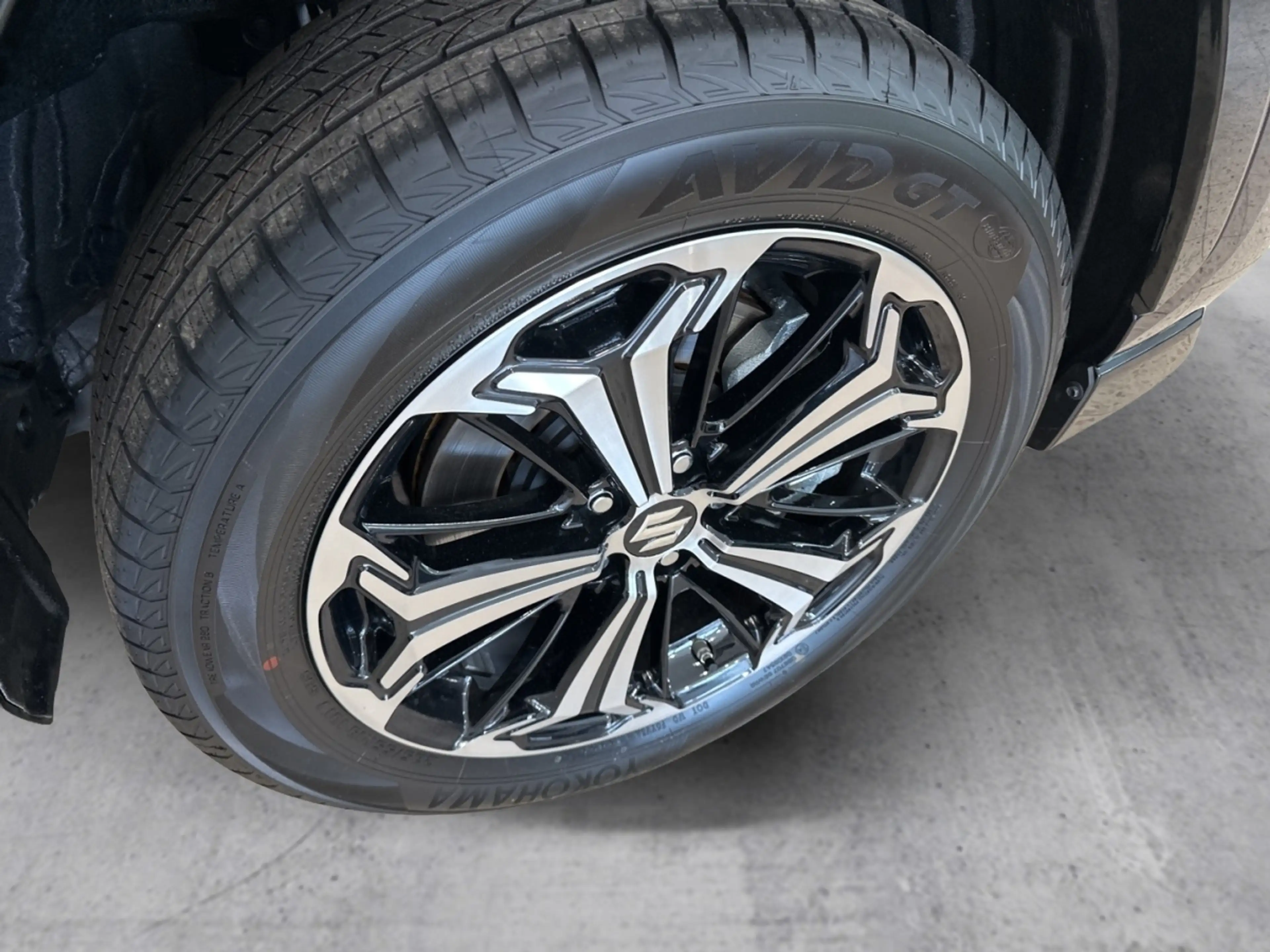 Suzuki Across Plug-in Hybrid Comfort+ — photo 5