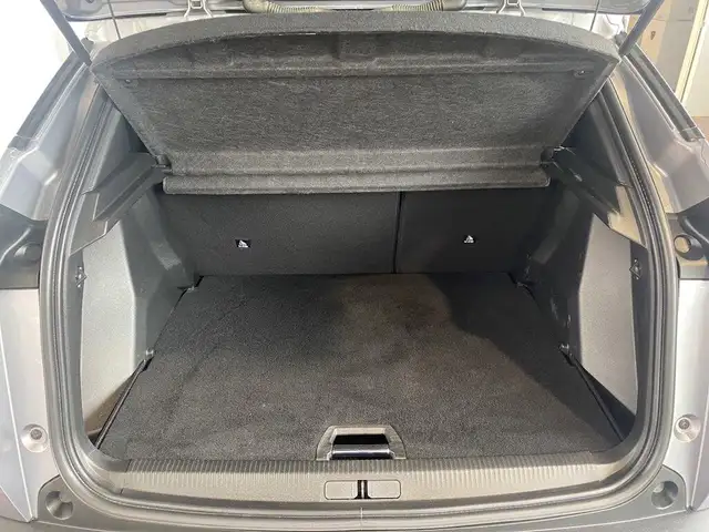 Peugeot 2008 view 9