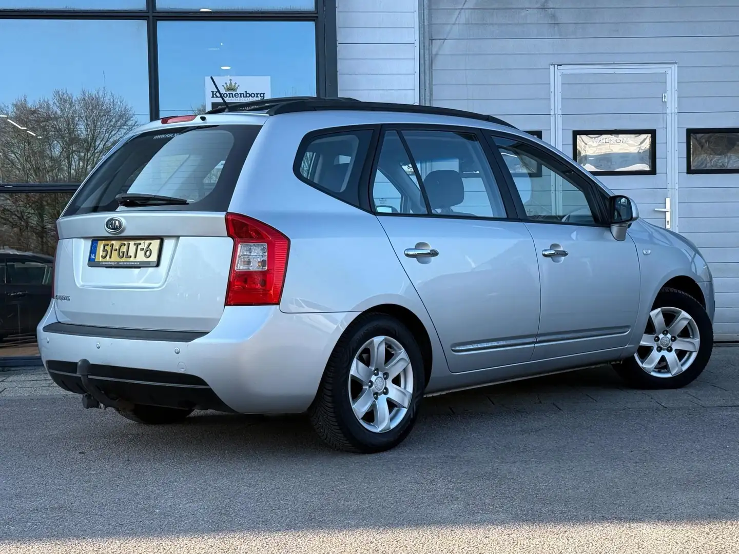 Kia Carens 2.0 CVVT X-ecutive, NAP, APK, AIRCO Grijs - 2