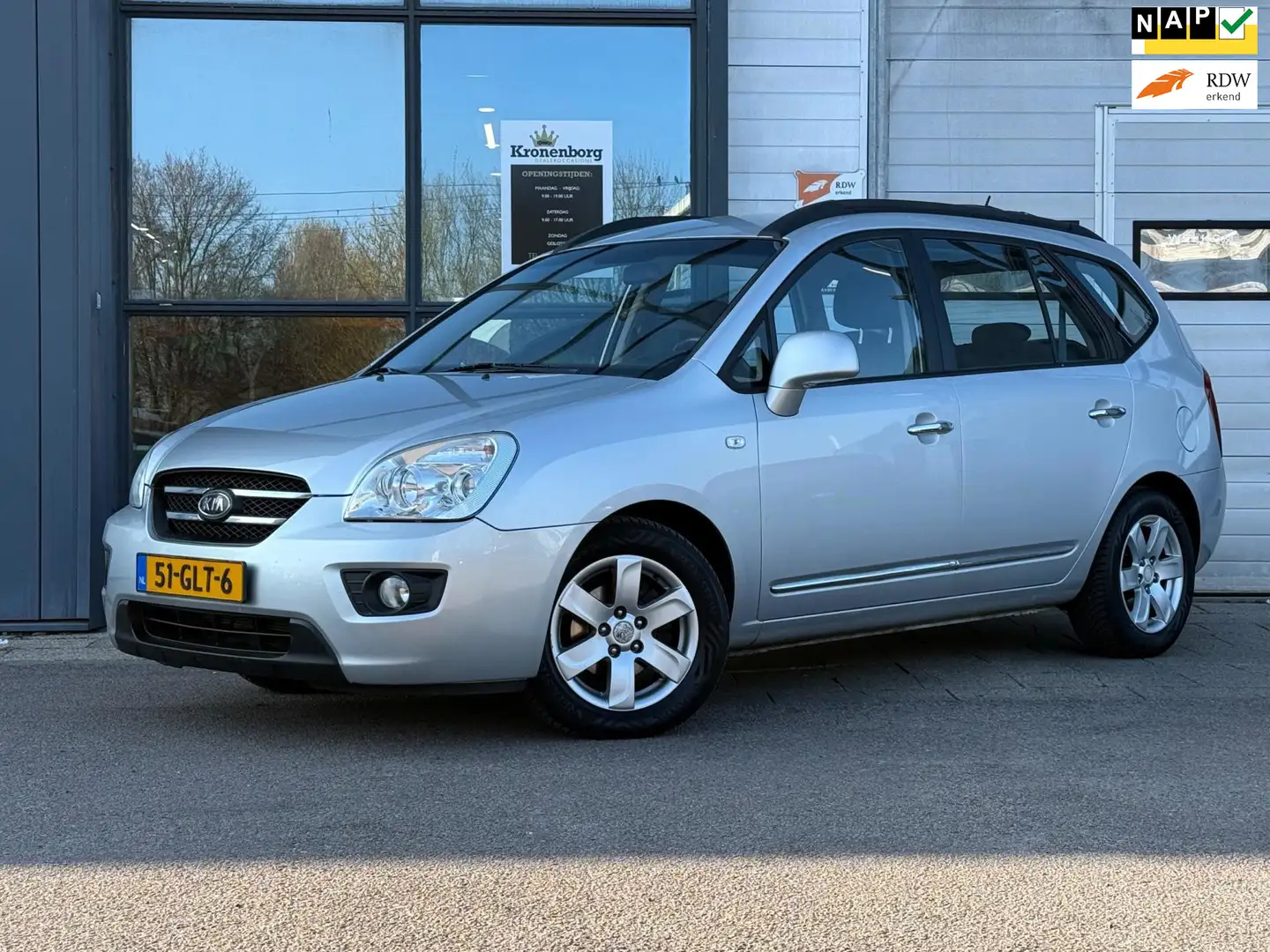 Kia Carens 2.0 CVVT X-ecutive, NAP, APK, AIRCO Grijs - 1