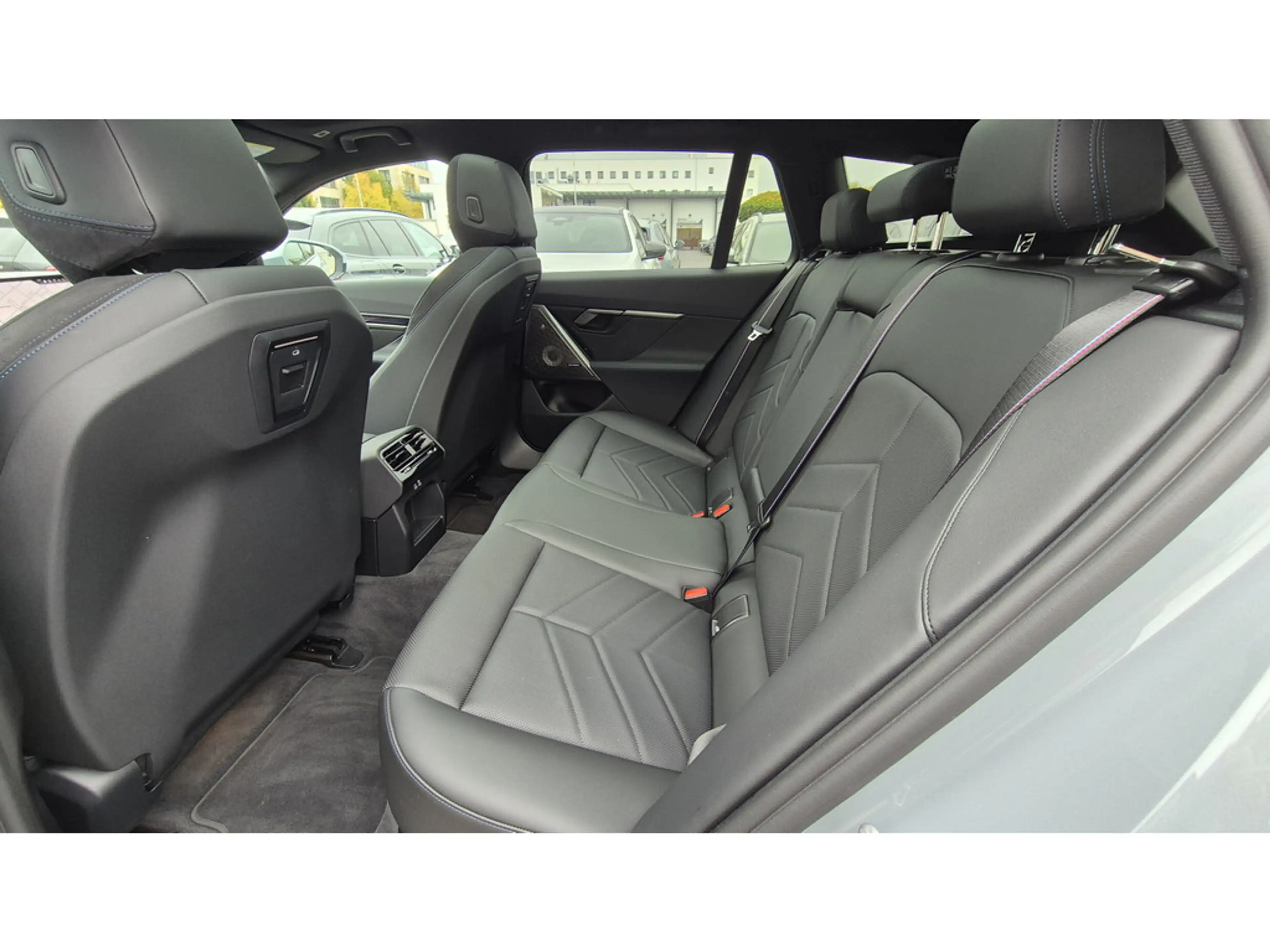 BMW 520 i Touring M Sport Pro 21 ZOLL+B&W+PANO+AHK — photo 14