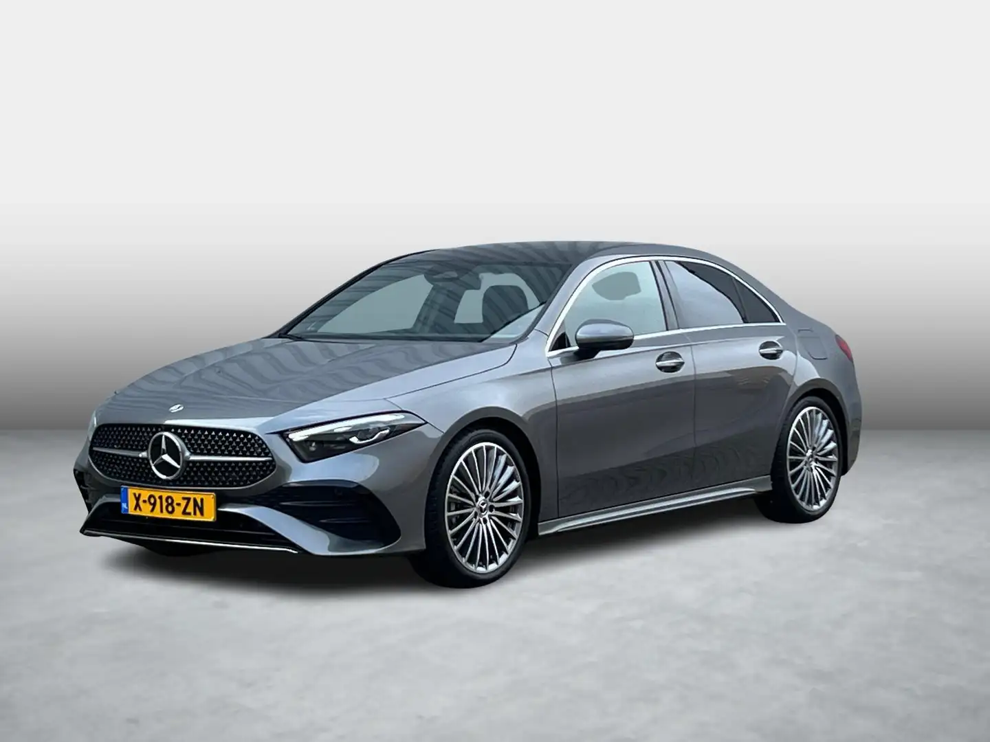 Mercedes-Benz A 200 AMG Line | Panoramadak | Burmester Surround Sound Grijs - 1