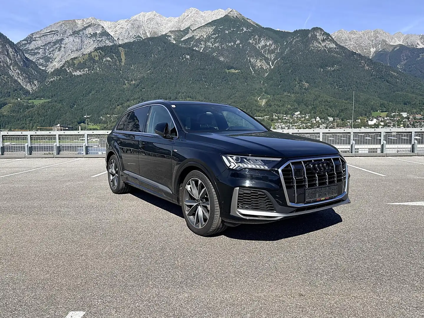 Audi Q7 55 TFSI e PHEV quattro S-line Schwarz - 2