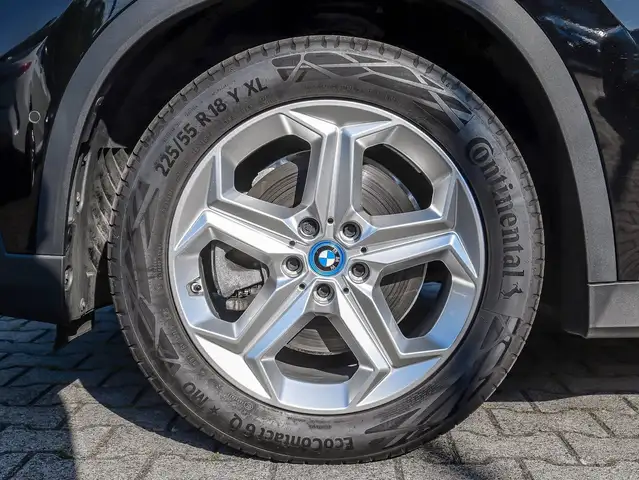 BMW Ix1 view 4
