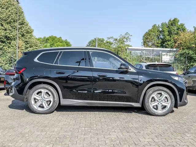 BMW Ix1 view 11