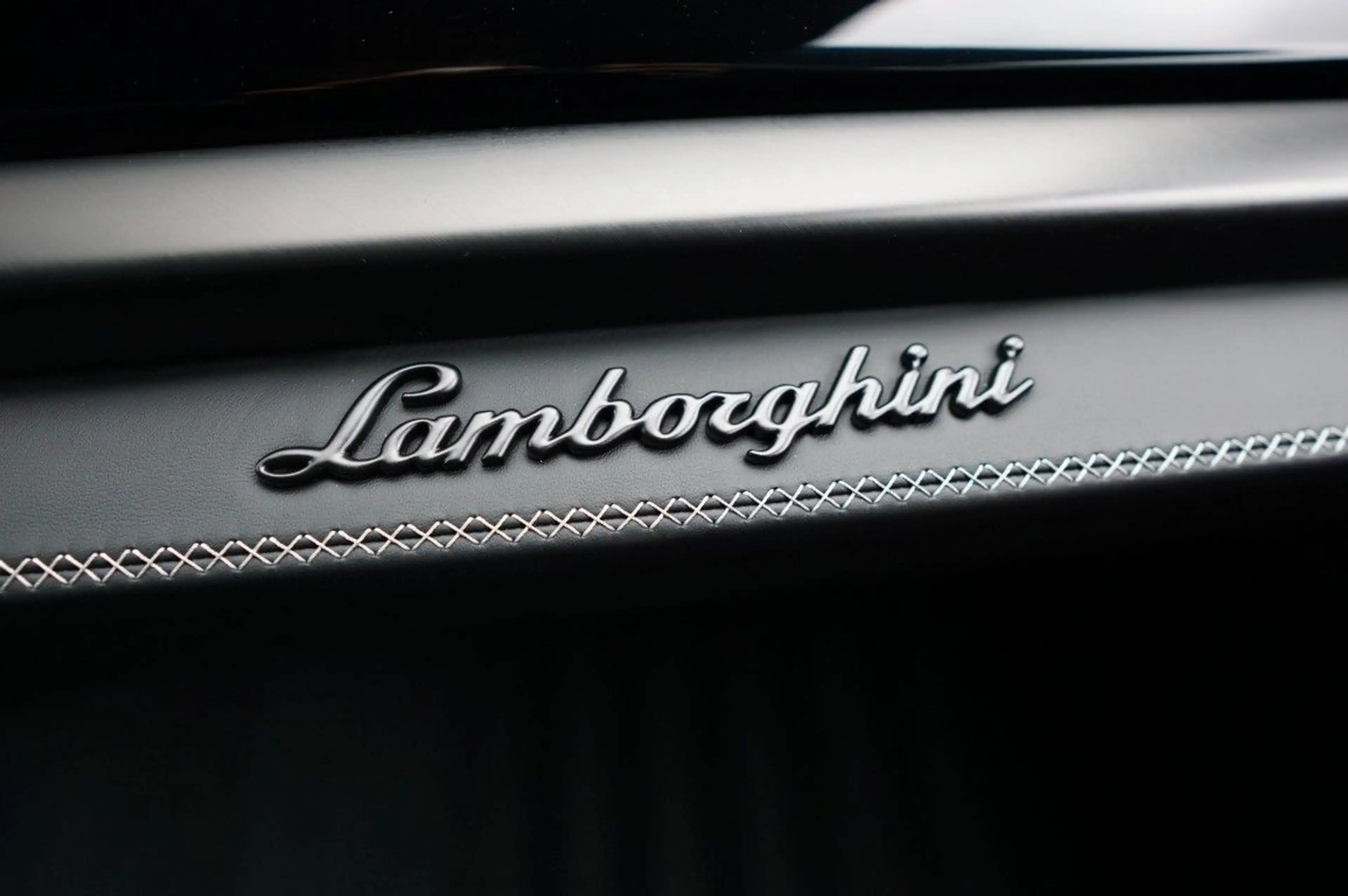 Lamborghini Urus SE 4.0 / 7 months / free config — photo 13