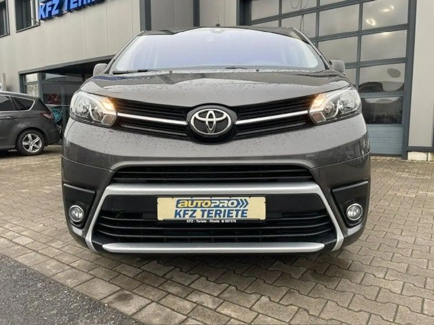 Toyota Proace 106kW L2 Comfort 9-Sitzer Argent - 2
