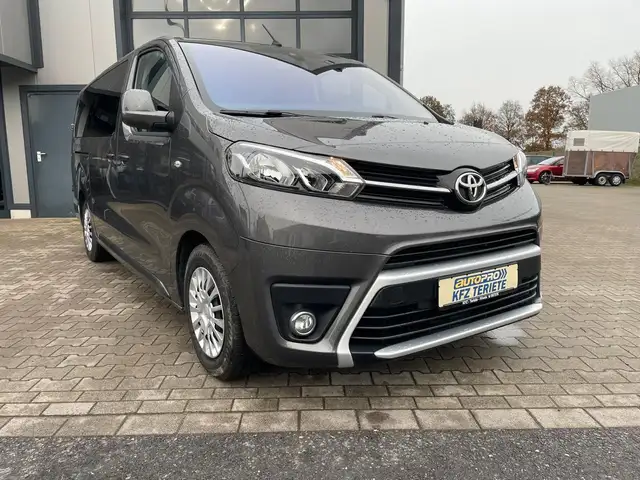 Toyota Proace 106kW L2 Comfort 9-Sitzer