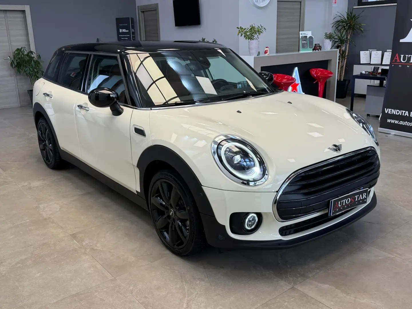 MINI Cooper Clubman 1.5 Cooper Essential auto Bianco - 2