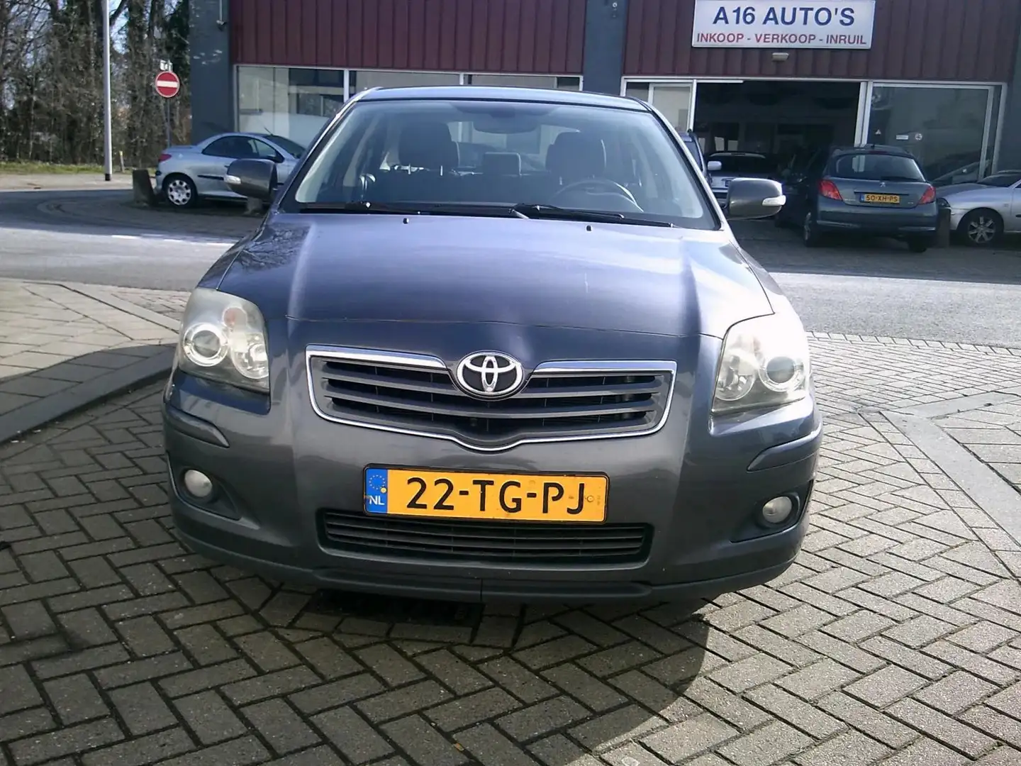 Toyota Avensis 2.0 147 pk MET AIRCO Šedá - 1