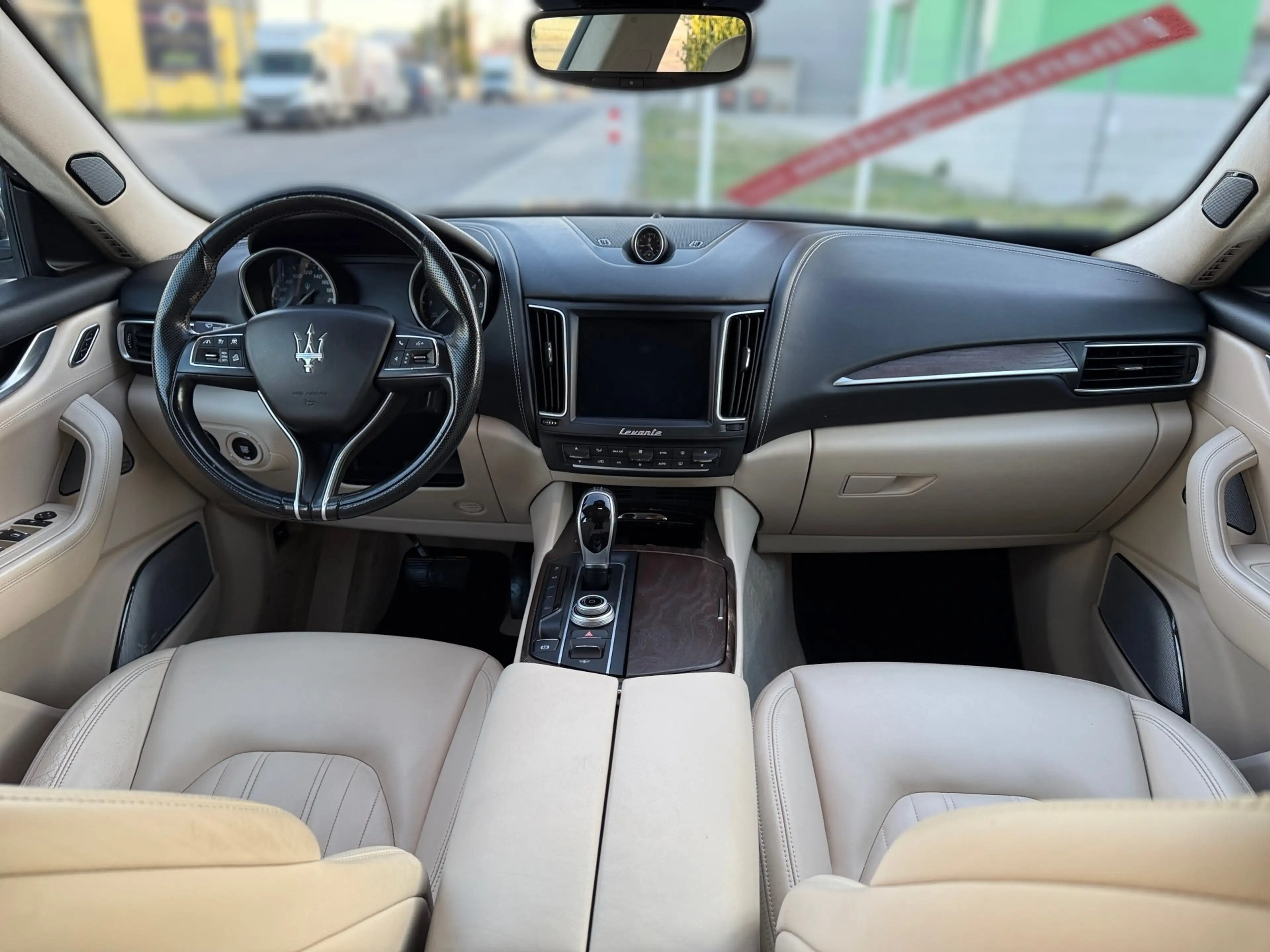 Maserati Levante 3.0 V6 Diesel Q4 — photo 12