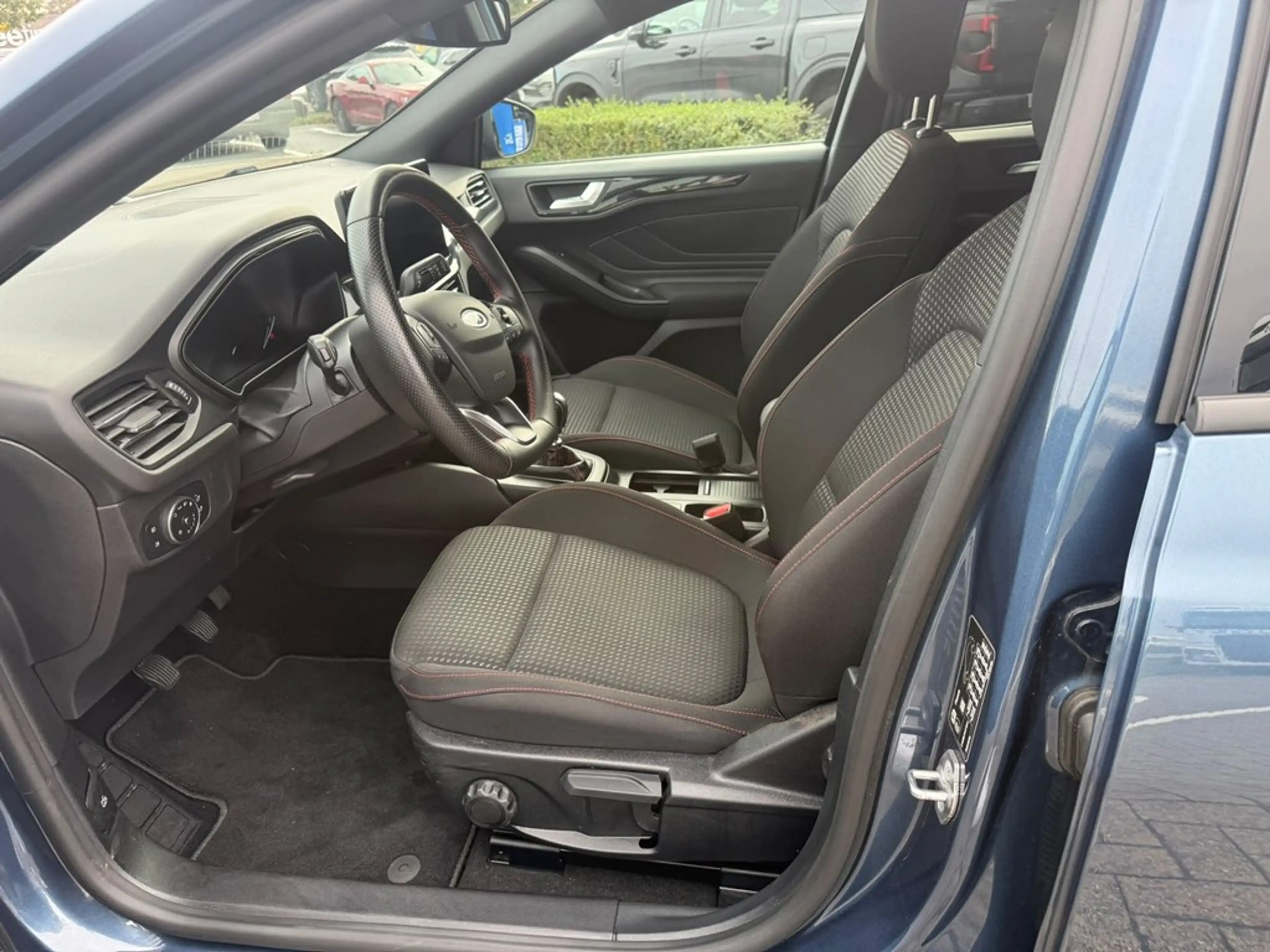 Ford Focus EcoBoost mHEV Titanium — photo 3