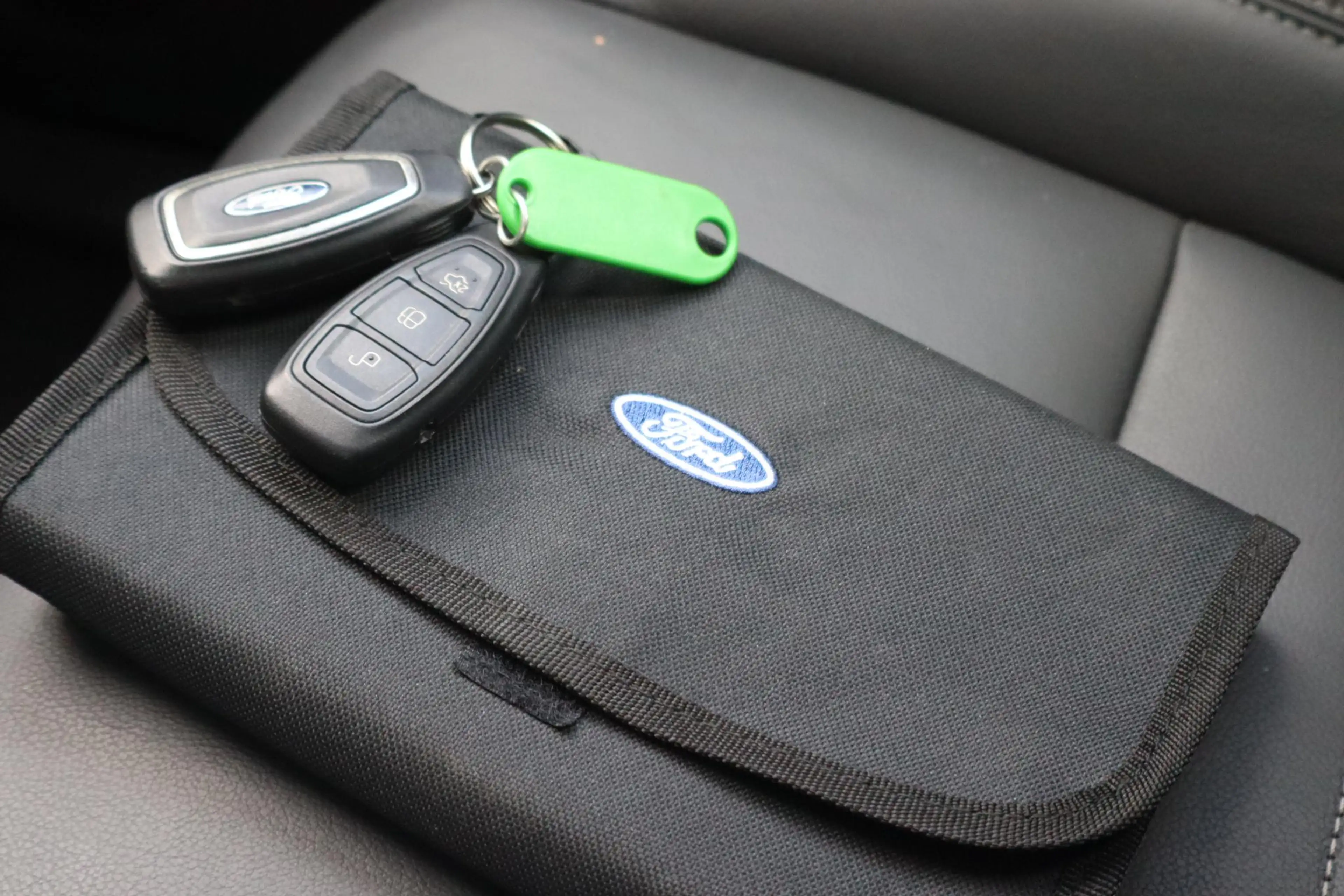 Ford C-Max 2.0 Plug-in Hybrid Titanium Plus | Panoramadak | L — photo 20