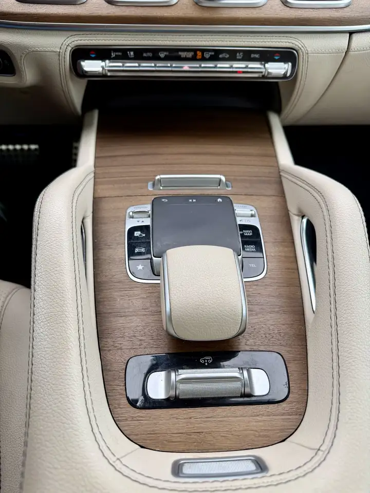 Mercedes-Benz GLS снимка Mercedes-Benz GLS