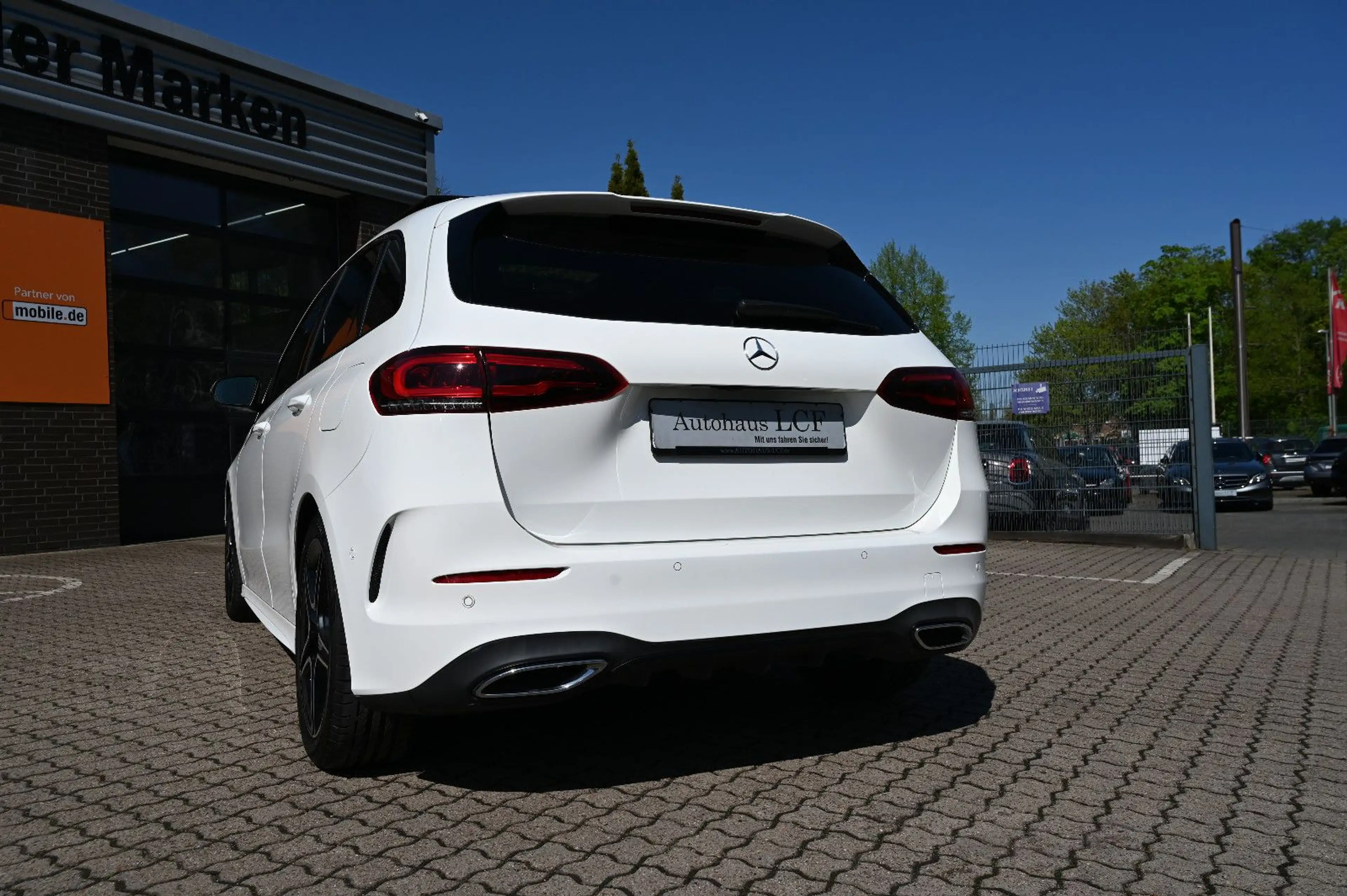 Mercedes-Benz B 220 d AMG Line PANO LEDER AUTOM 360°CAM LED — photo 9
