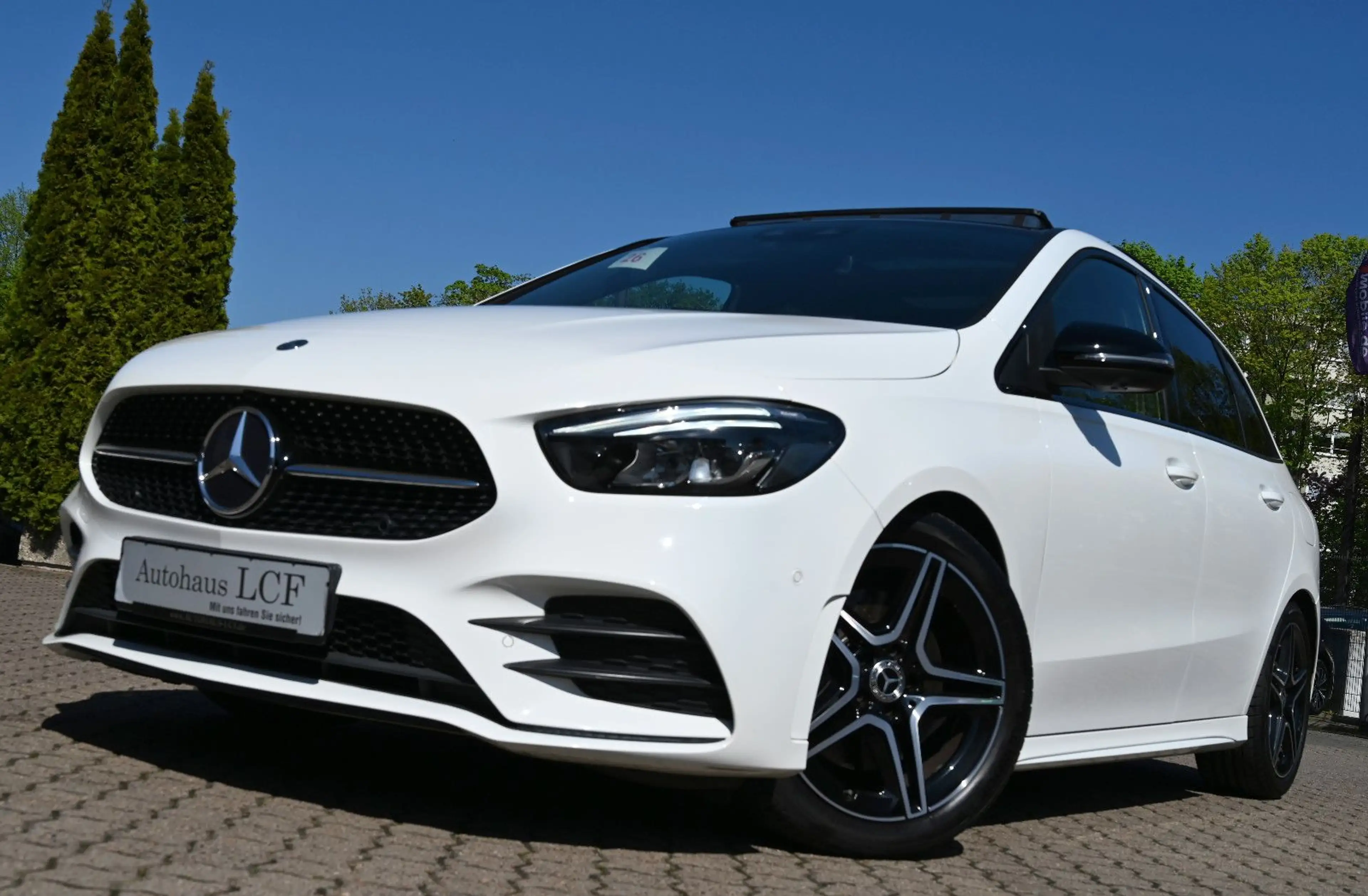 Mercedes-Benz B 220 d AMG Line PANO LEDER AUTOM 360°CAM LED