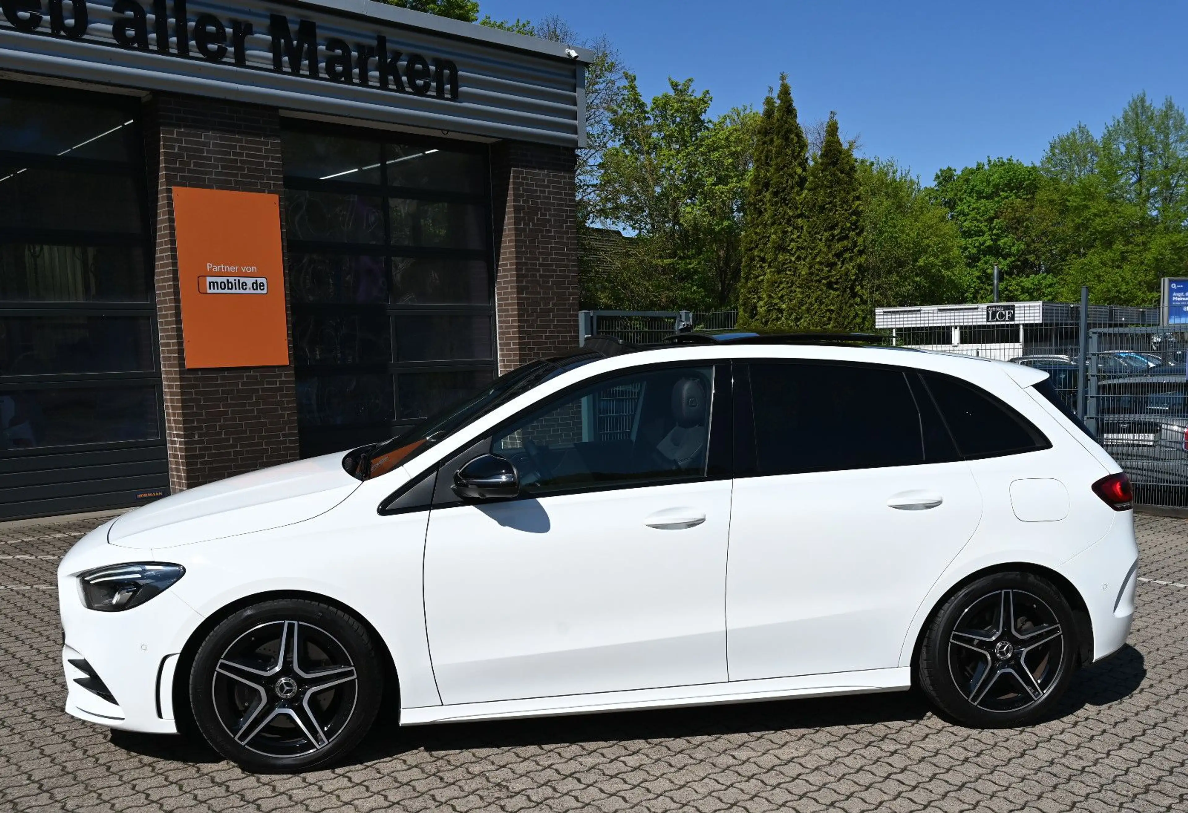 Mercedes-Benz B 220 d AMG Line PANO LEDER AUTOM 360°CAM LED — photo 4