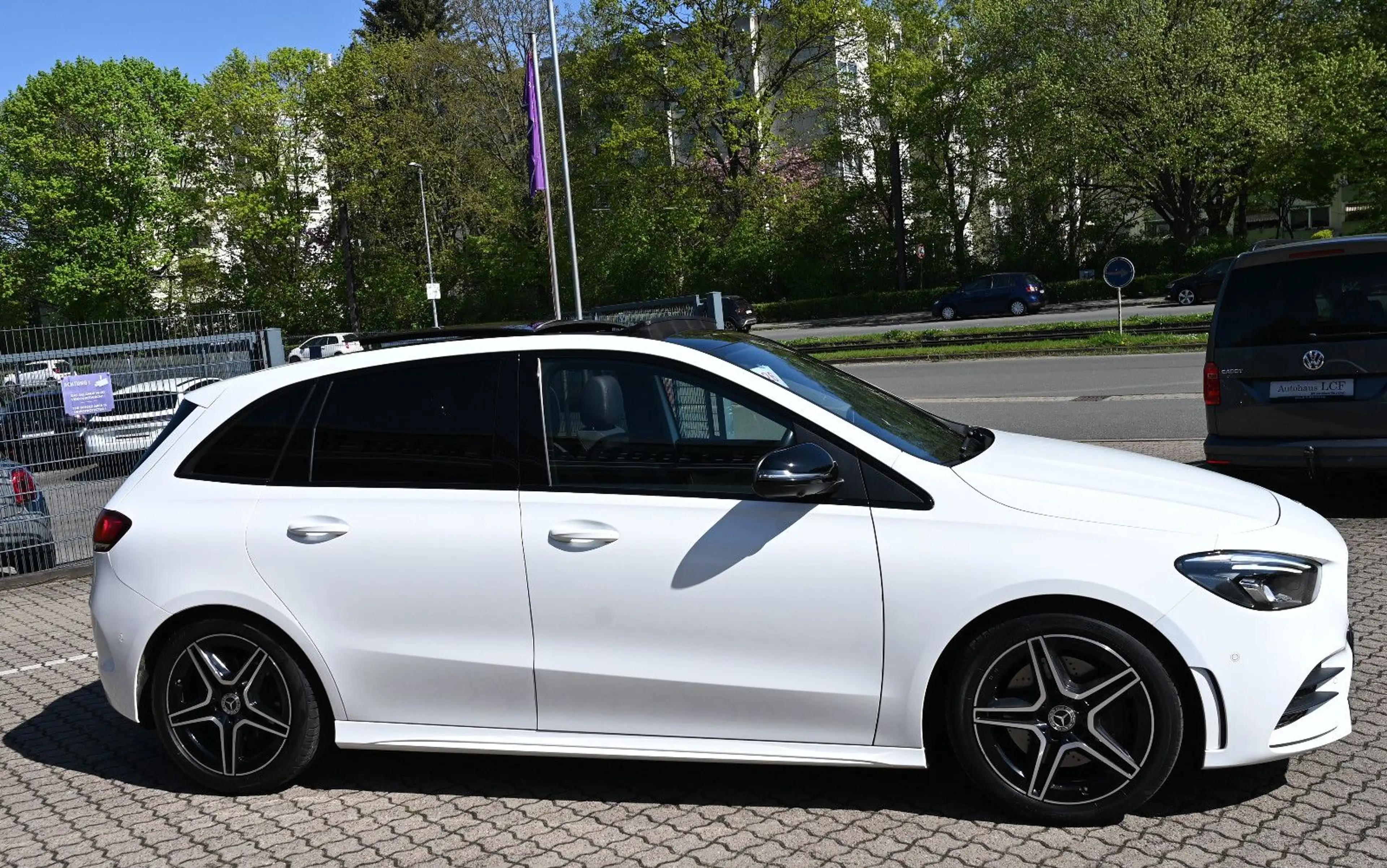 Mercedes-Benz B 220 d AMG Line PANO LEDER AUTOM 360°CAM LED — photo 7