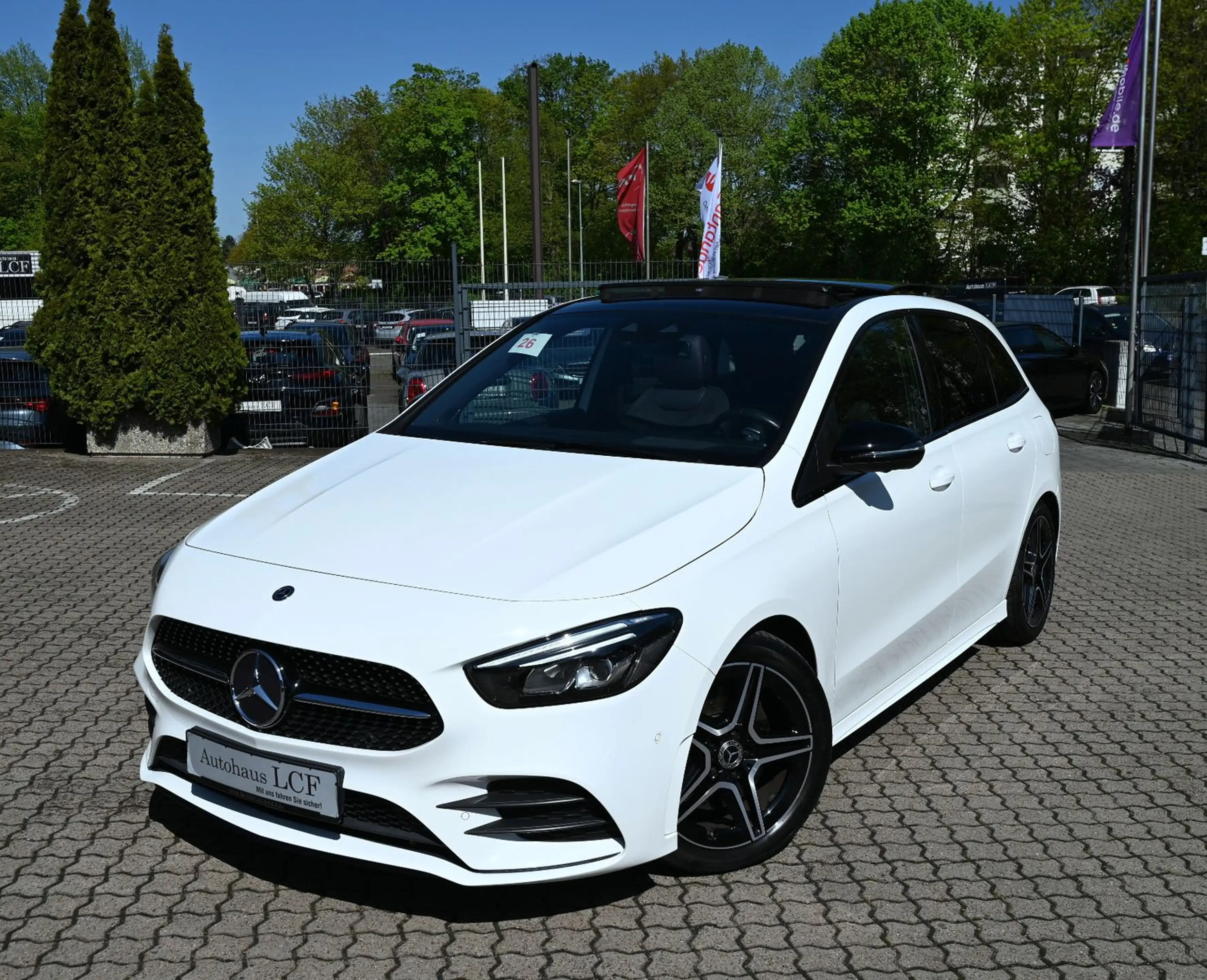Mercedes-Benz B 220 d AMG Line PANO LEDER AUTOM 360°CAM LED — photo 3