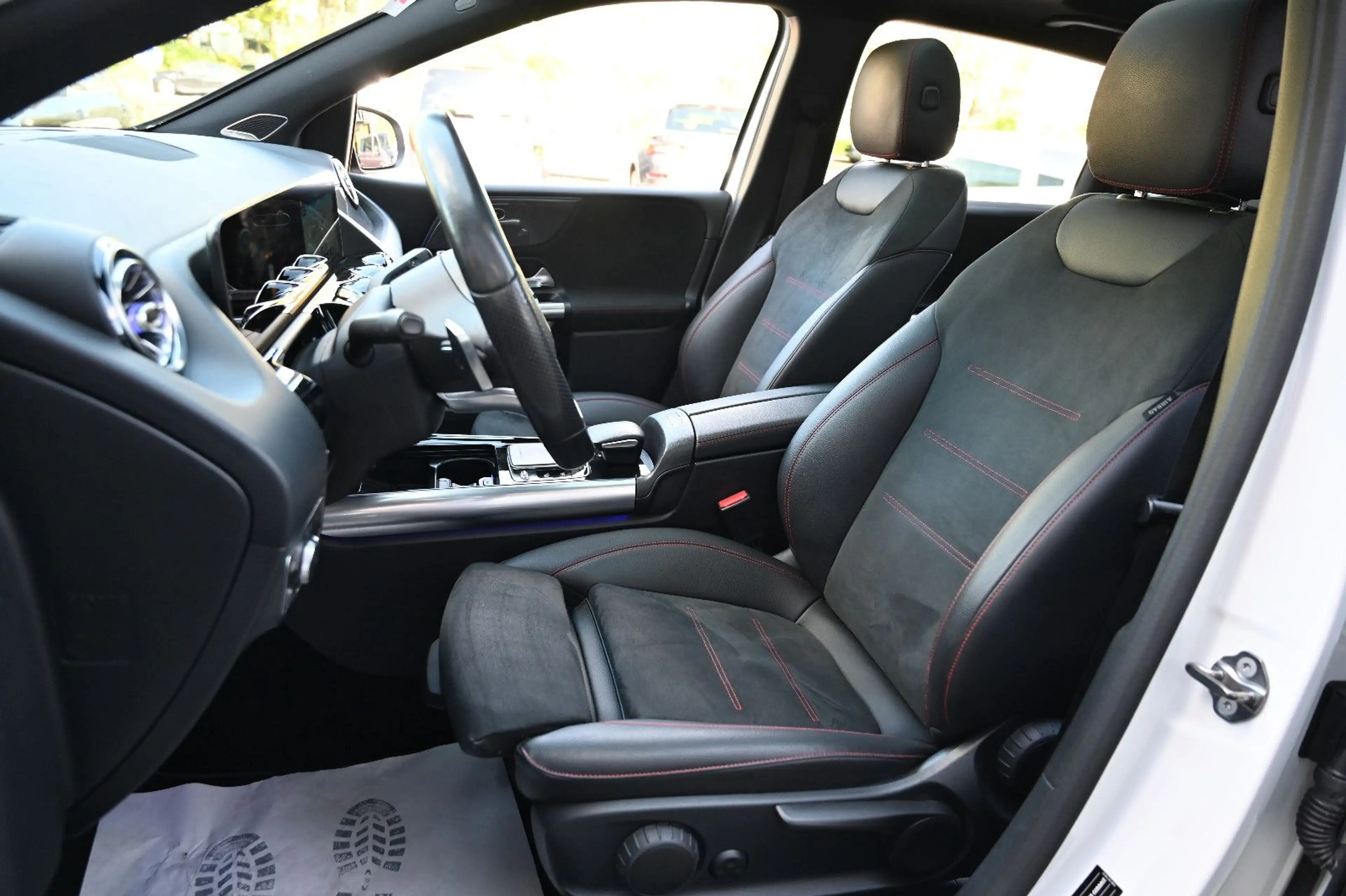 Mercedes-Benz B 220 d AMG Line PANO LEDER AUTOM 360°CAM LED — photo 12