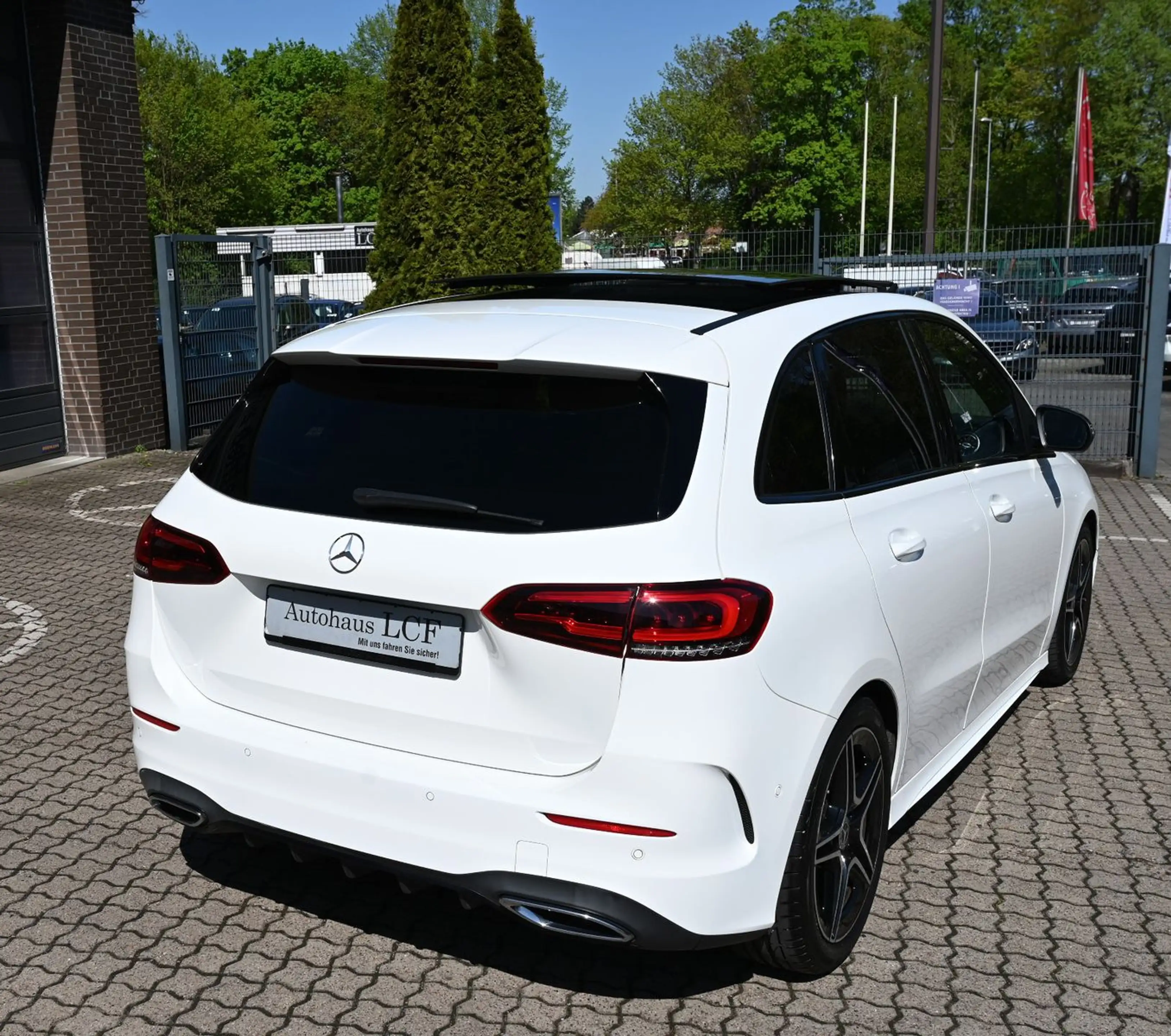 Mercedes-Benz B 220 d AMG Line PANO LEDER AUTOM 360°CAM LED — photo 8