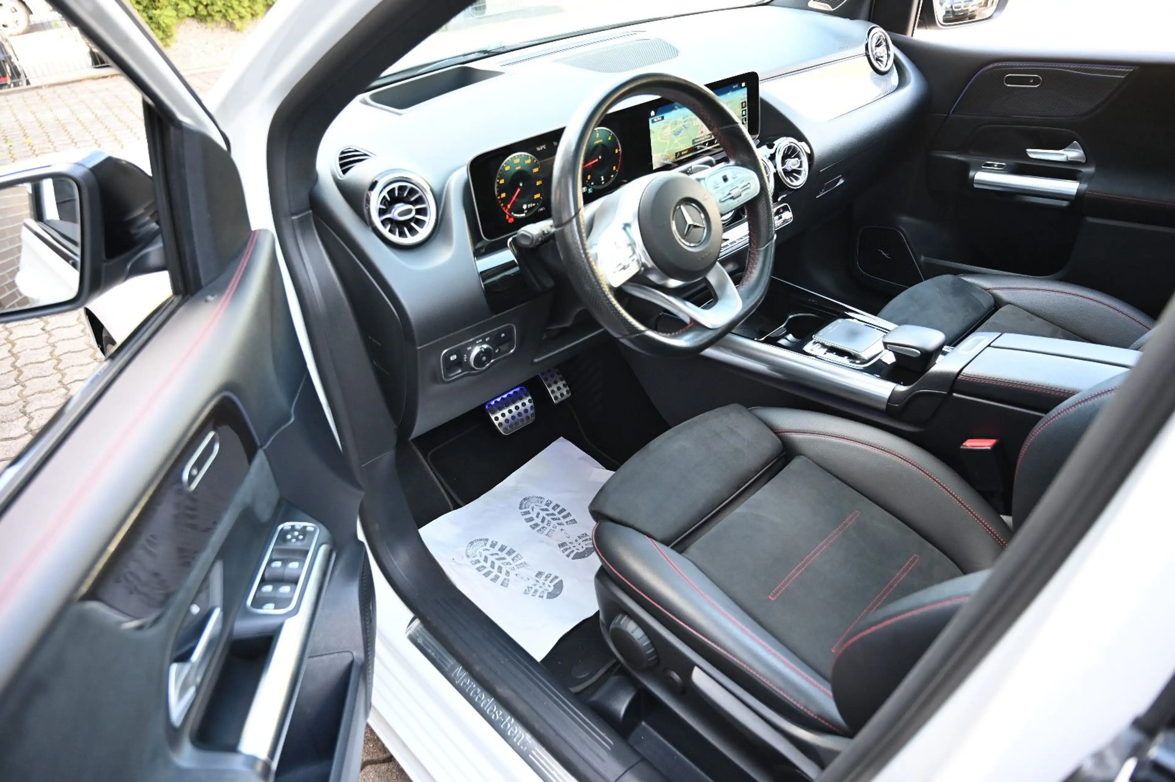 Mercedes-Benz B 220 d AMG Line PANO LEDER AUTOM 360°CAM LED — photo 14