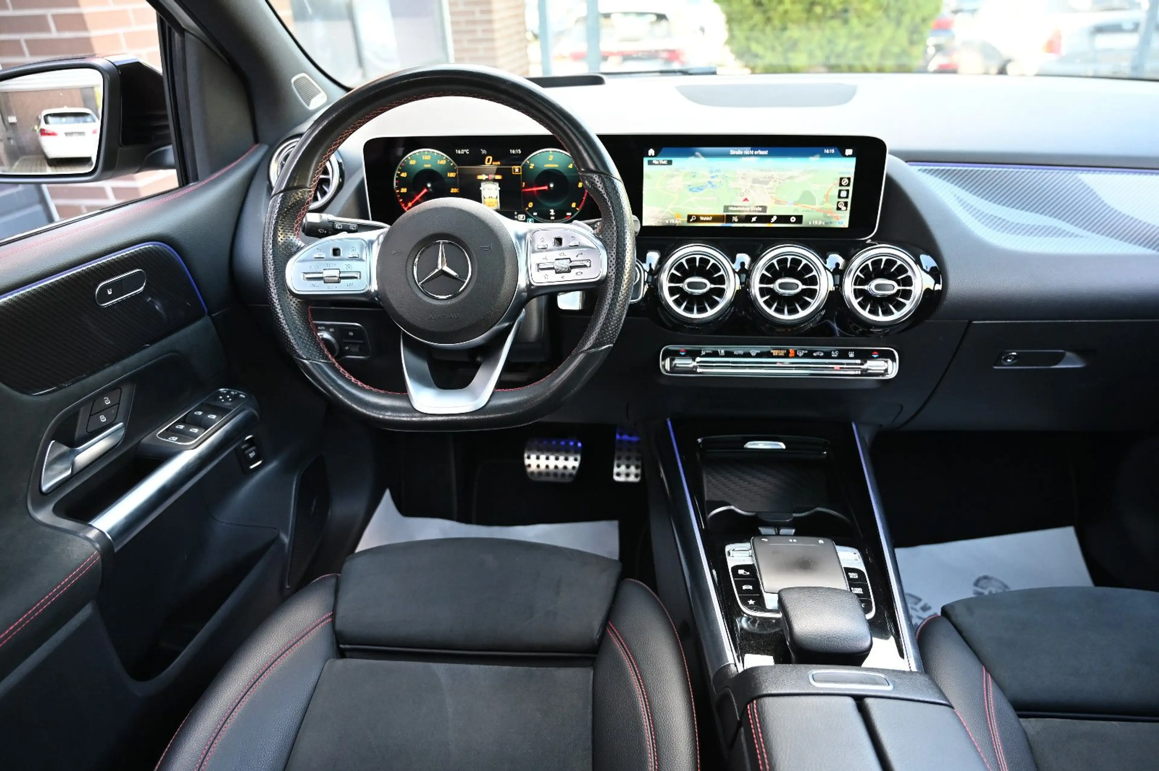 Mercedes-Benz B 220 d AMG Line PANO LEDER AUTOM 360°CAM LED — photo 10