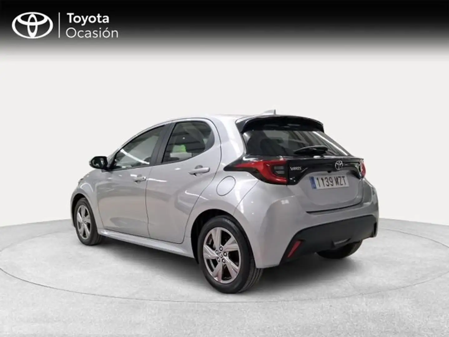 Toyota Yaris 120H 1.5 Active Plus Plateado - 2