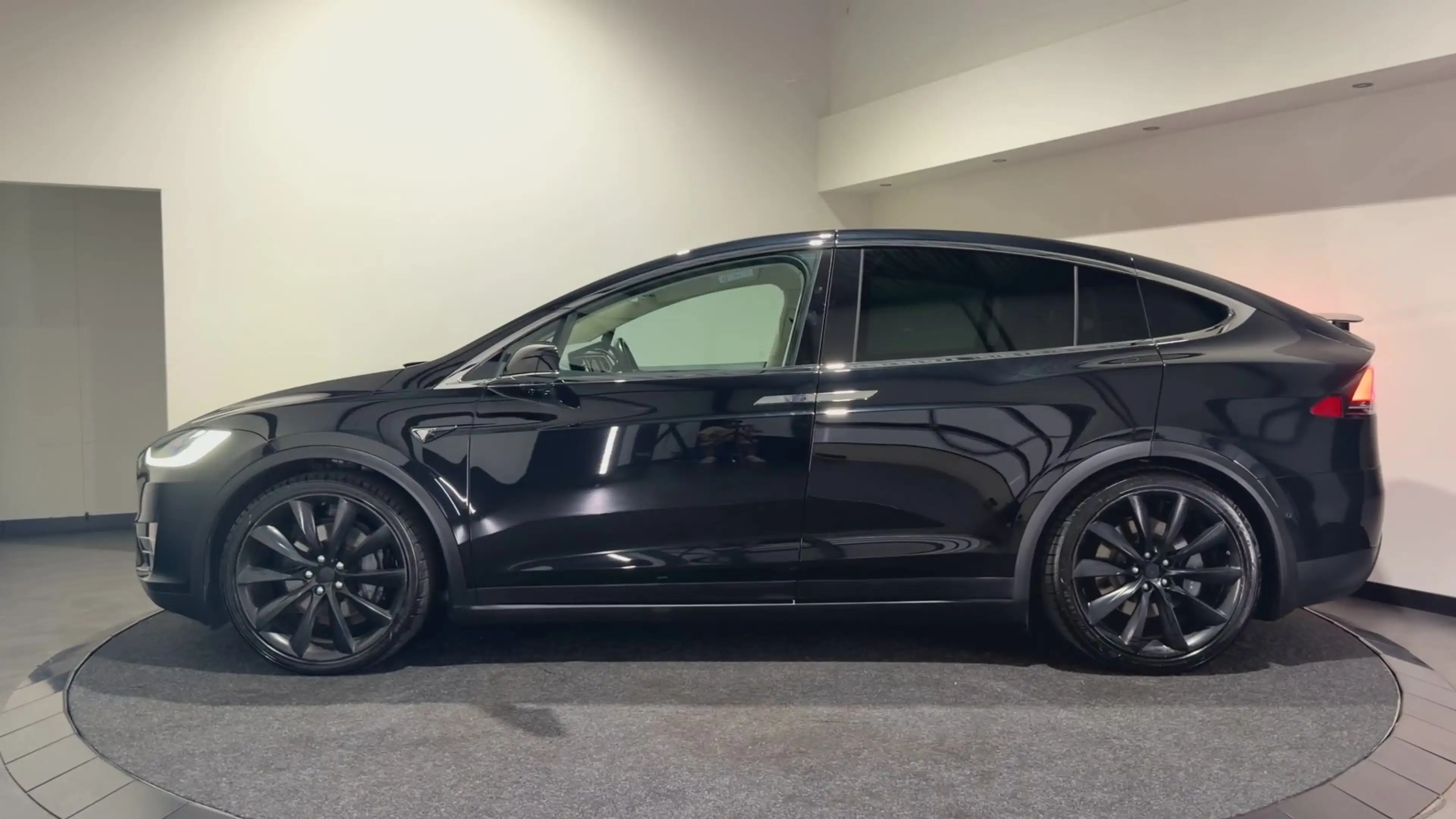 Tesla Model X 75D Base | Trekhaak | Keyless | Luxe Leder interie — photo 6