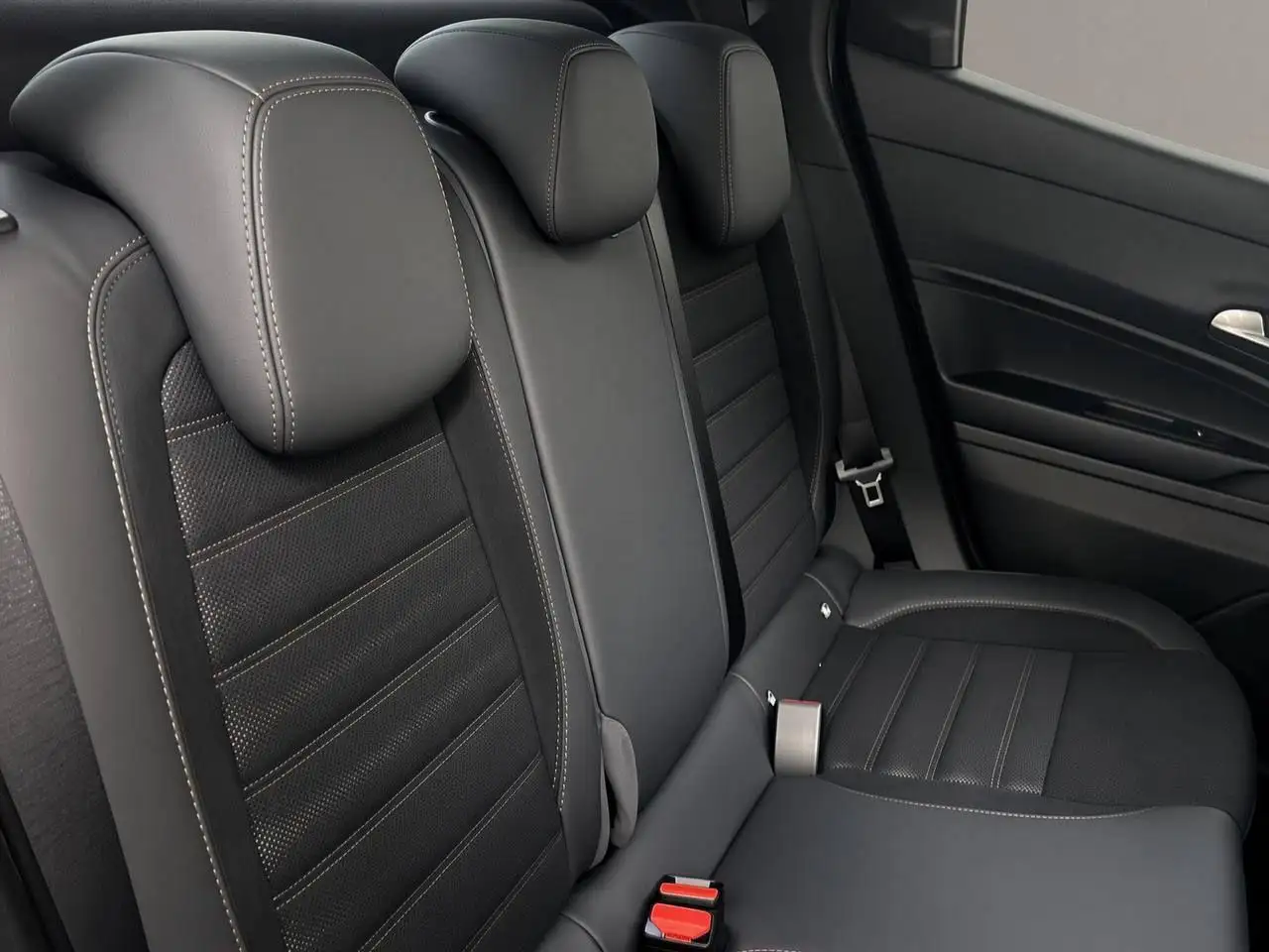 Alfa Romeo Junior 2025 — фото 12