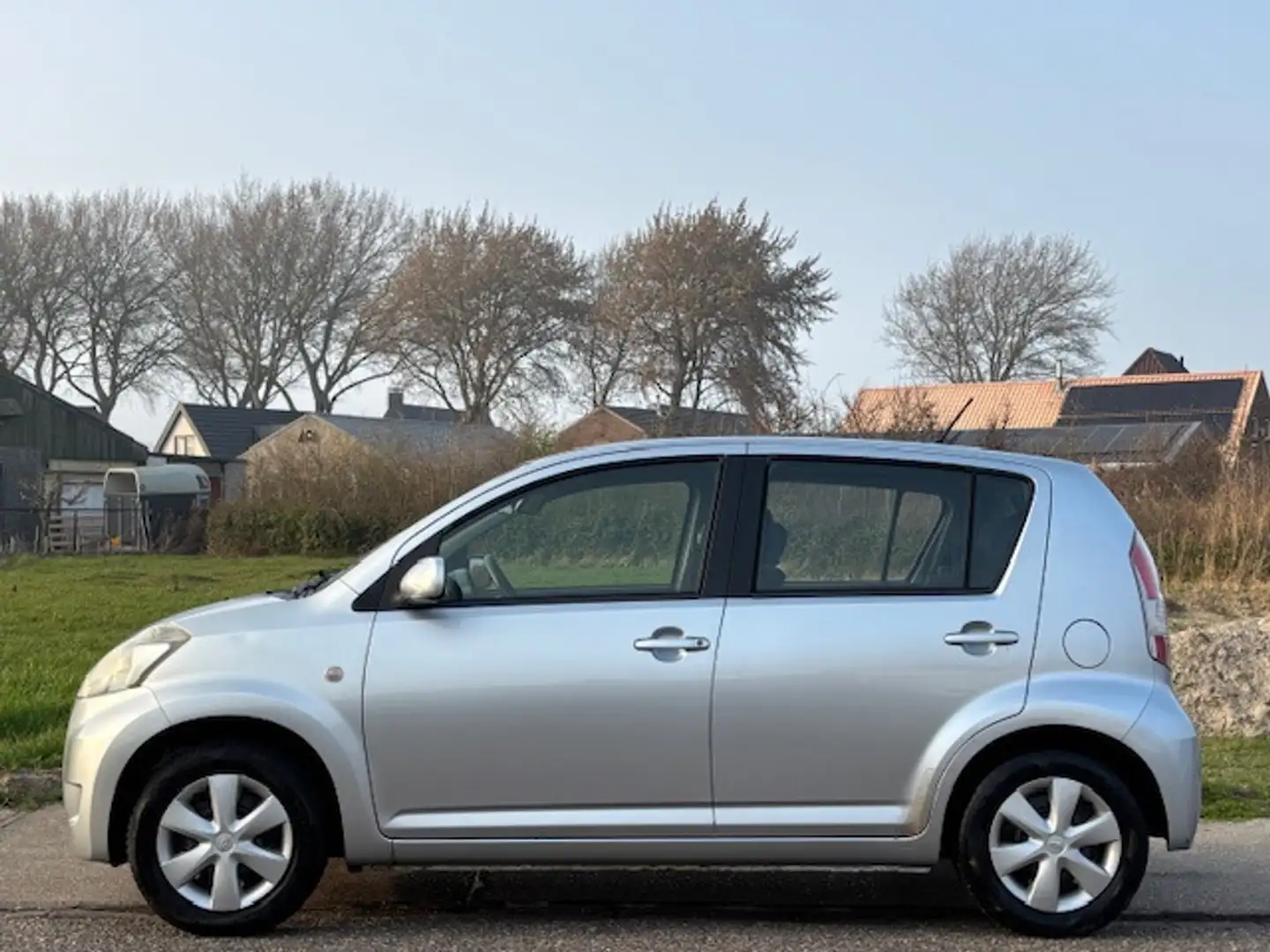 Daihatsu Sirion 2 1.0-12V Trend 5-Drs Airco Audio/CD Electric pakk Gris - 2