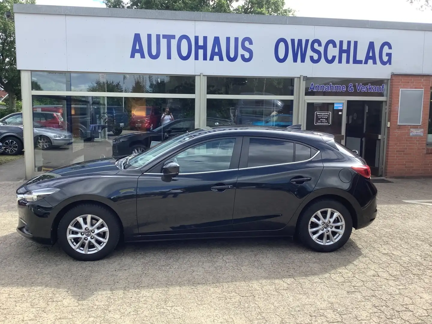 Mazda 3 Lim. Exclusive-Line Schwarz - 2