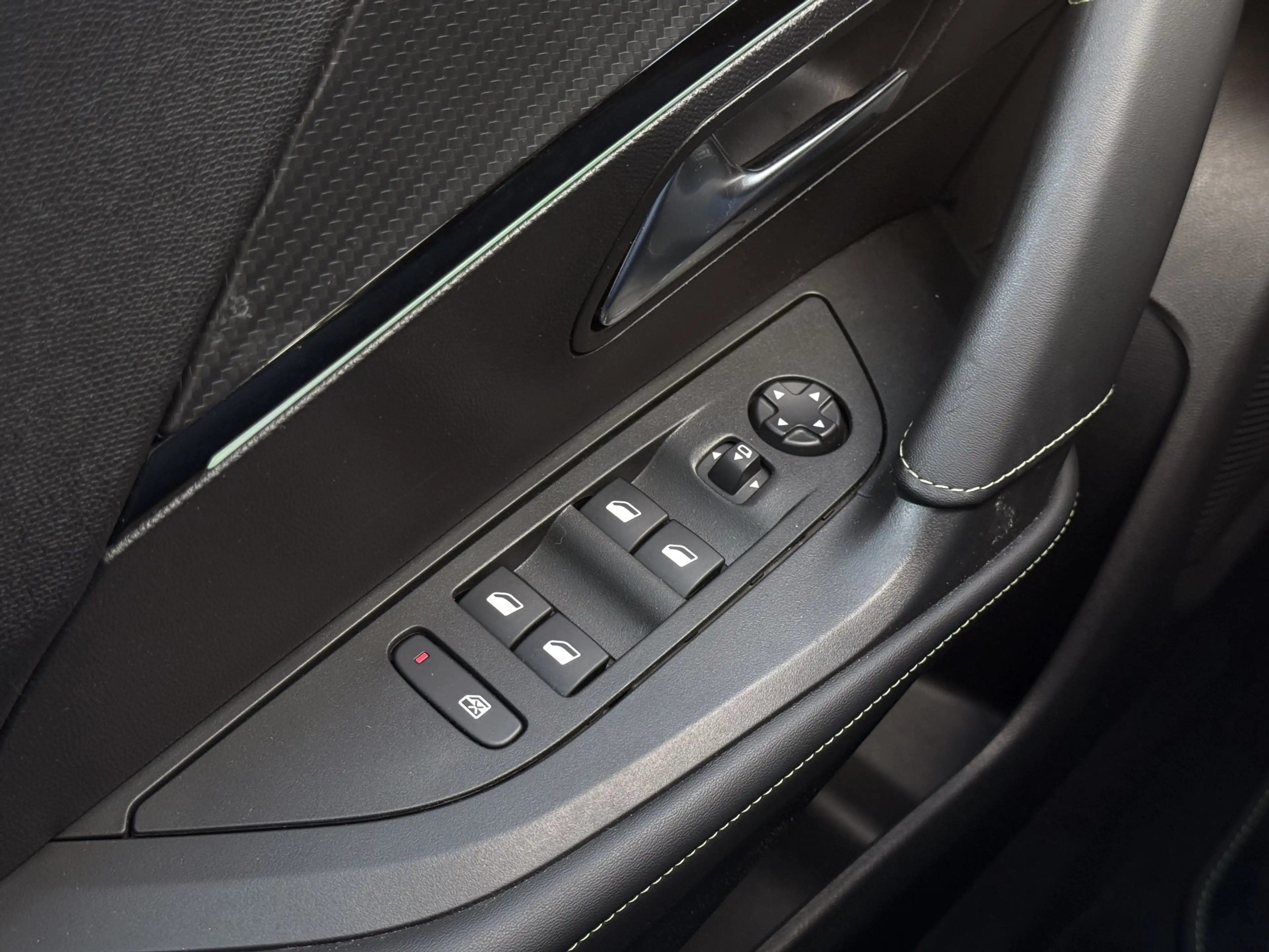 Peugeot e-2008 EV GT 50 kWh Camera / Cruise / 3-Fase / Carplay — photo 34