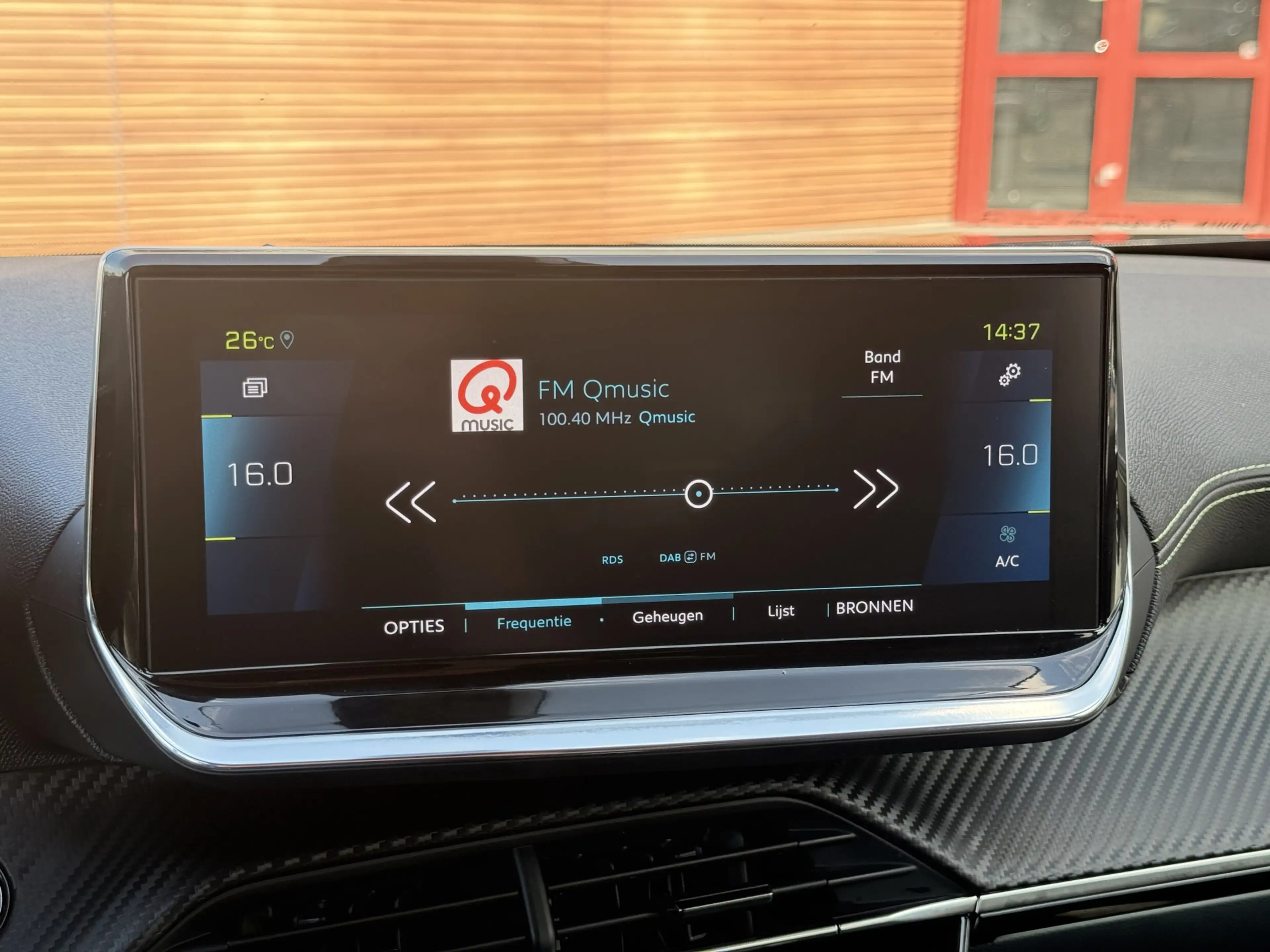 Peugeot e-2008 EV GT 50 kWh Camera / Cruise / 3-Fase / Carplay — photo 29