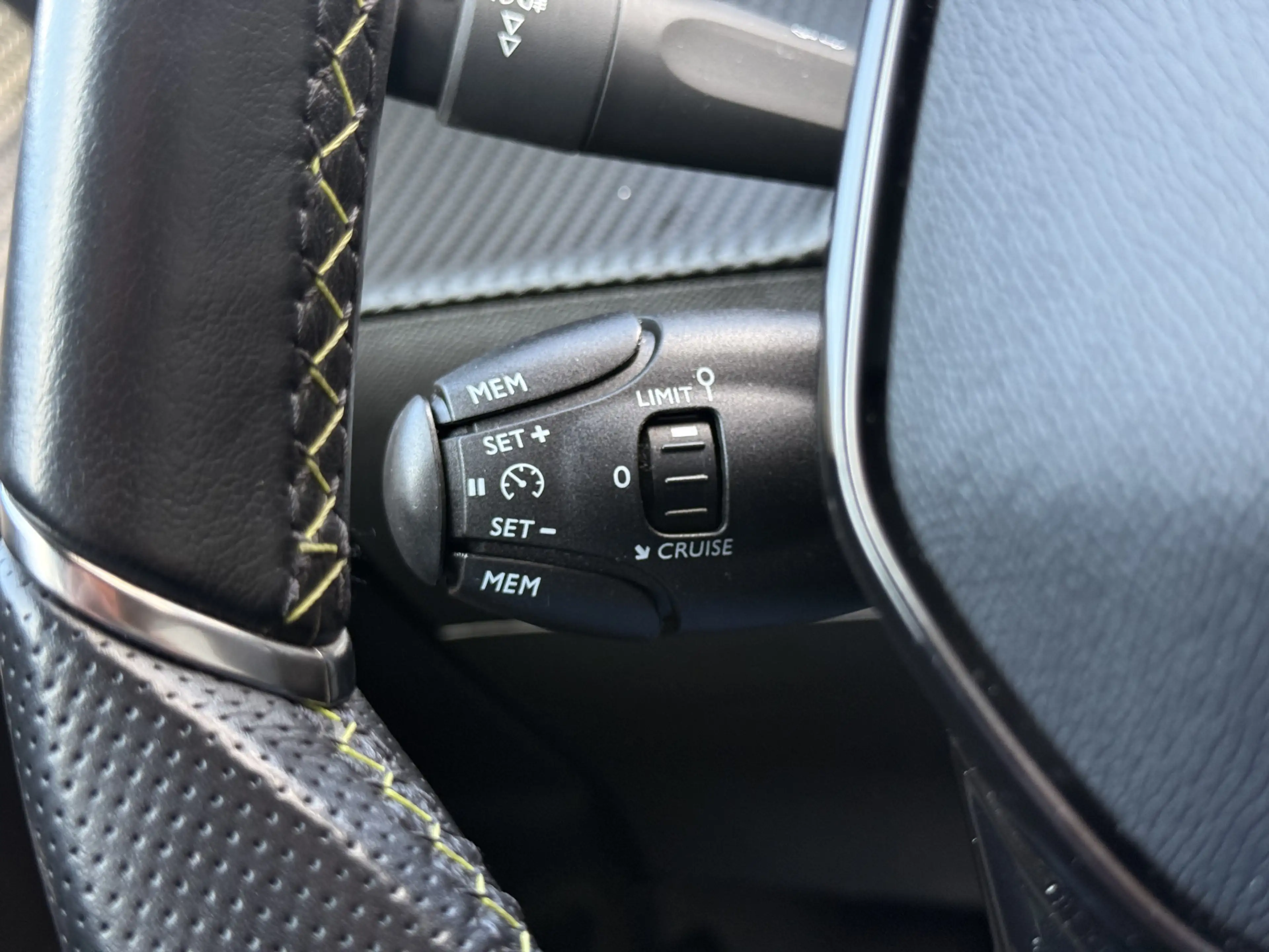 Peugeot e-2008 EV GT 50 kWh Camera / Cruise / 3-Fase / Carplay — photo 21