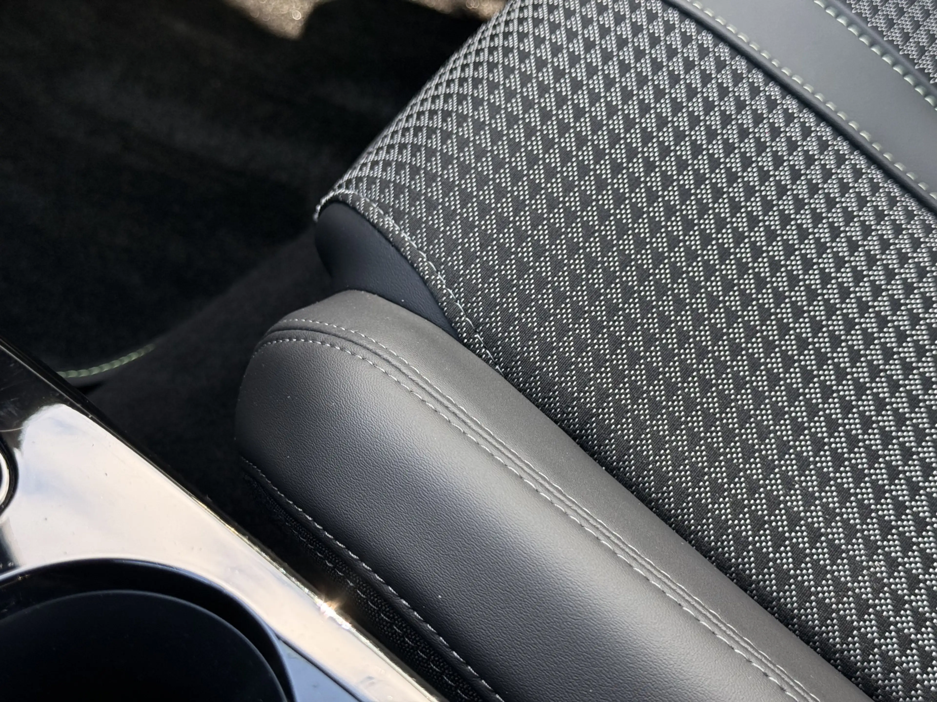Peugeot e-2008 EV GT 50 kWh Camera / Cruise / 3-Fase / Carplay — photo 37