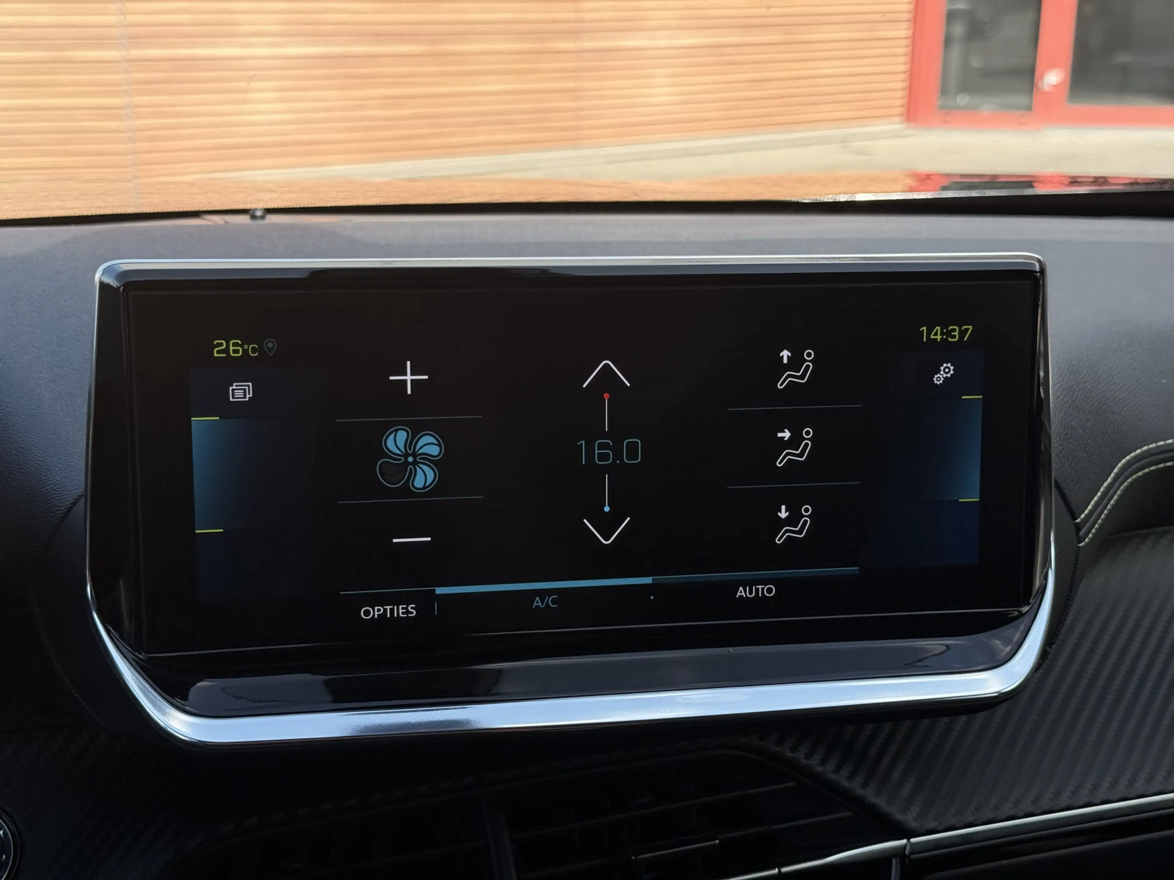 Peugeot e-2008 EV GT 50 kWh Camera / Cruise / 3-Fase / Carplay — photo 28