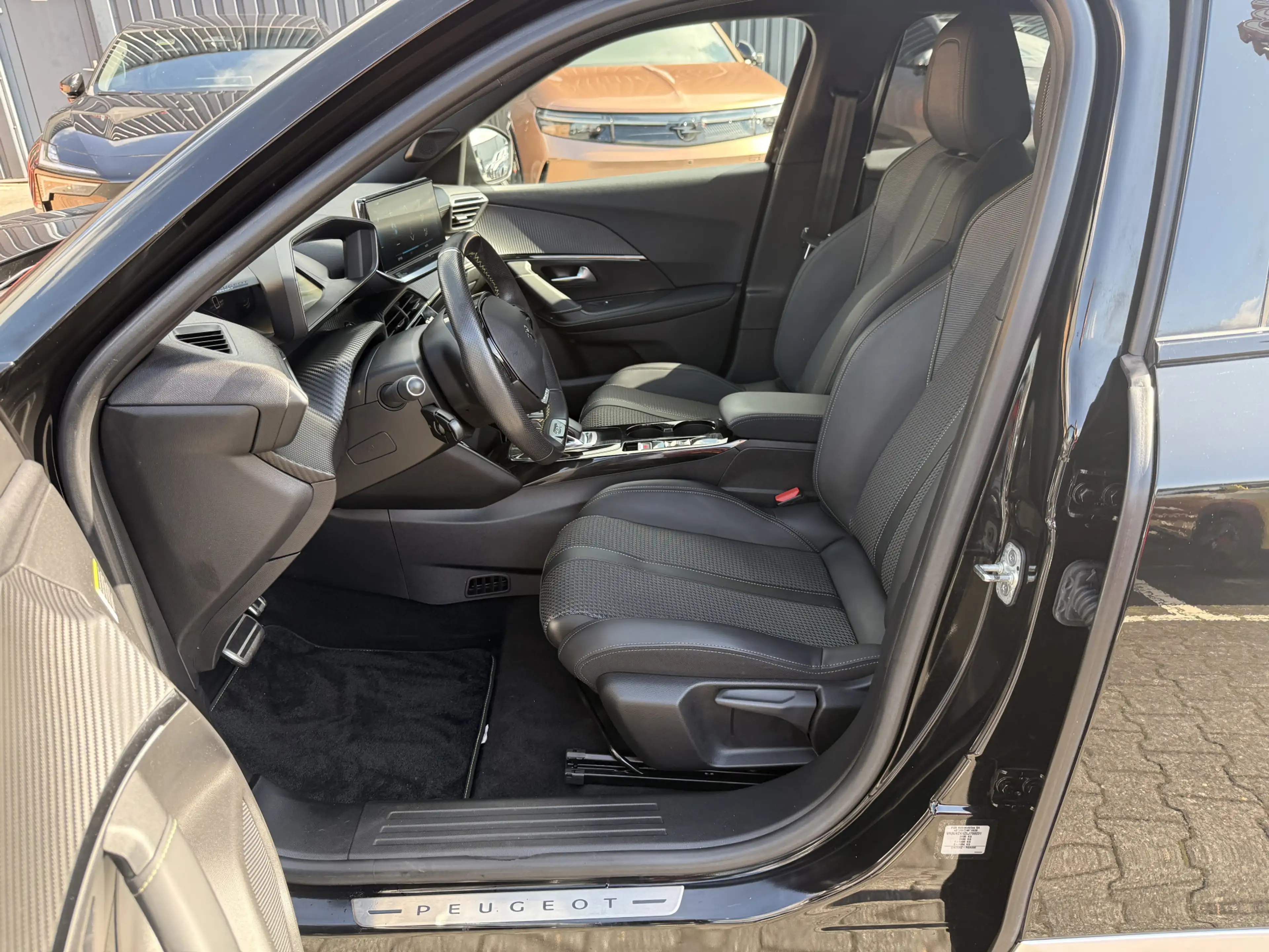 Peugeot e-2008 EV GT 50 kWh Camera / Cruise / 3-Fase / Carplay — photo 33