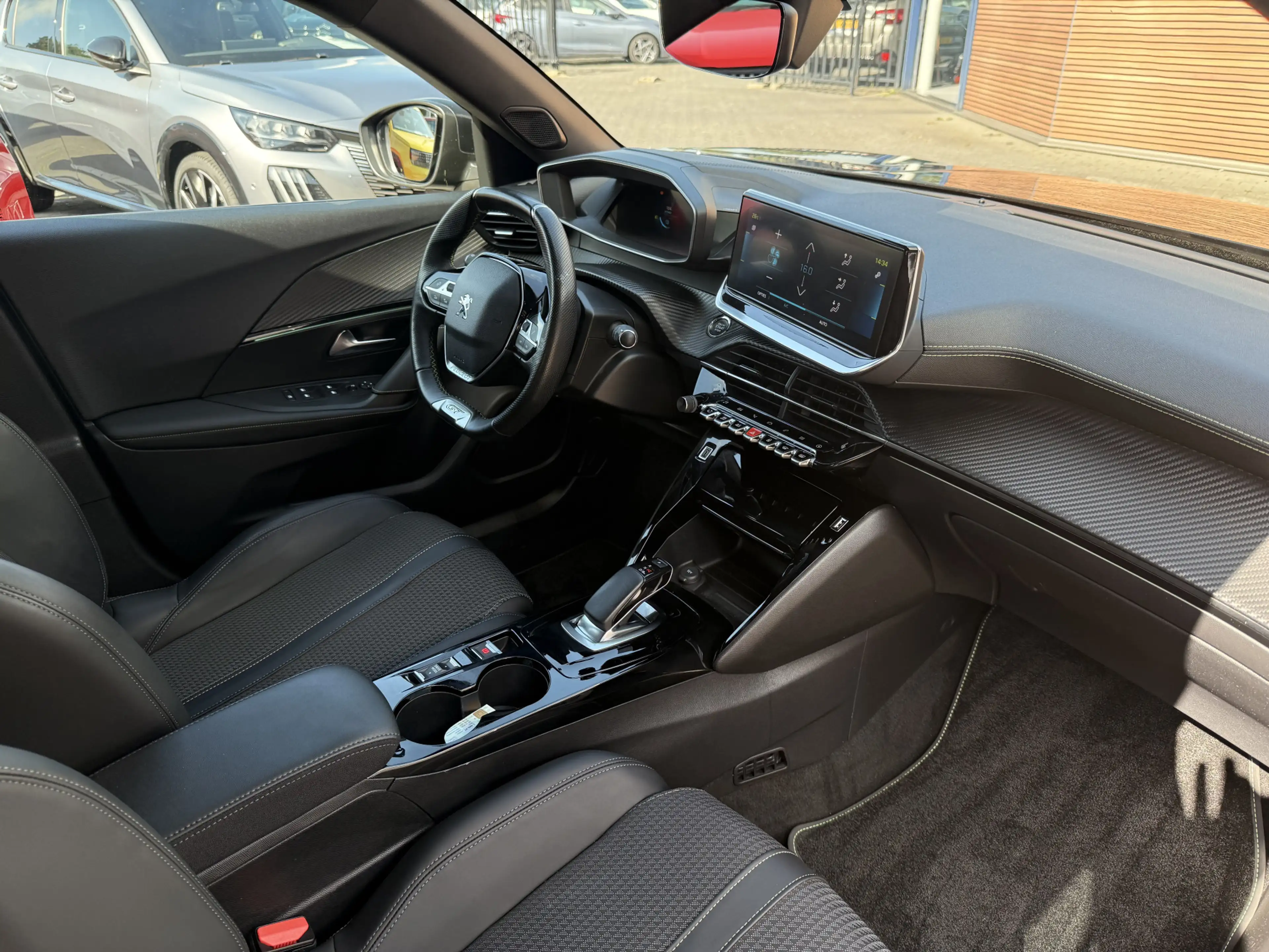 Peugeot e-2008 EV GT 50 kWh Camera / Cruise / 3-Fase / Carplay — photo 4