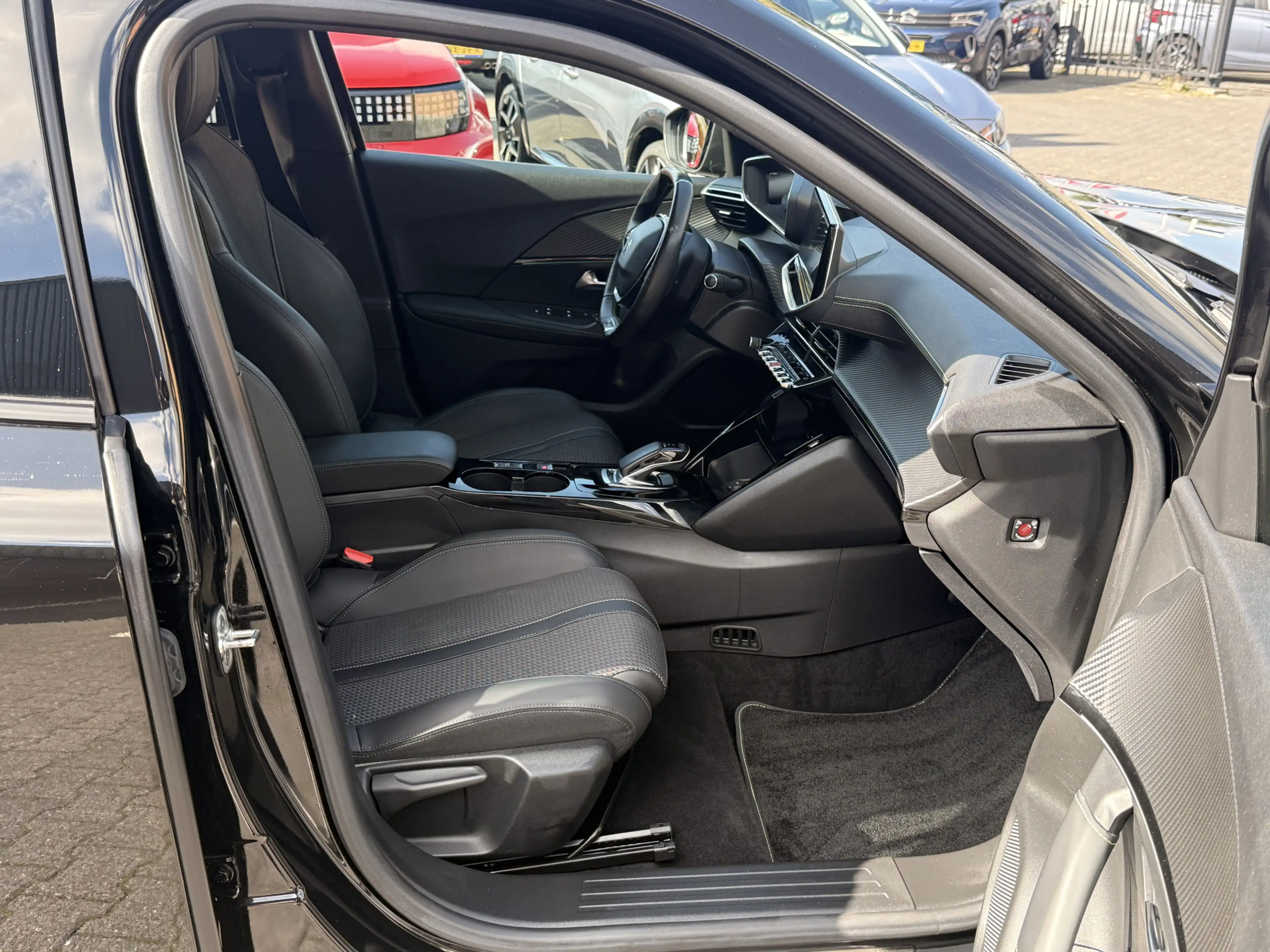 Peugeot e-2008 EV GT 50 kWh Camera / Cruise / 3-Fase / Carplay — photo 36