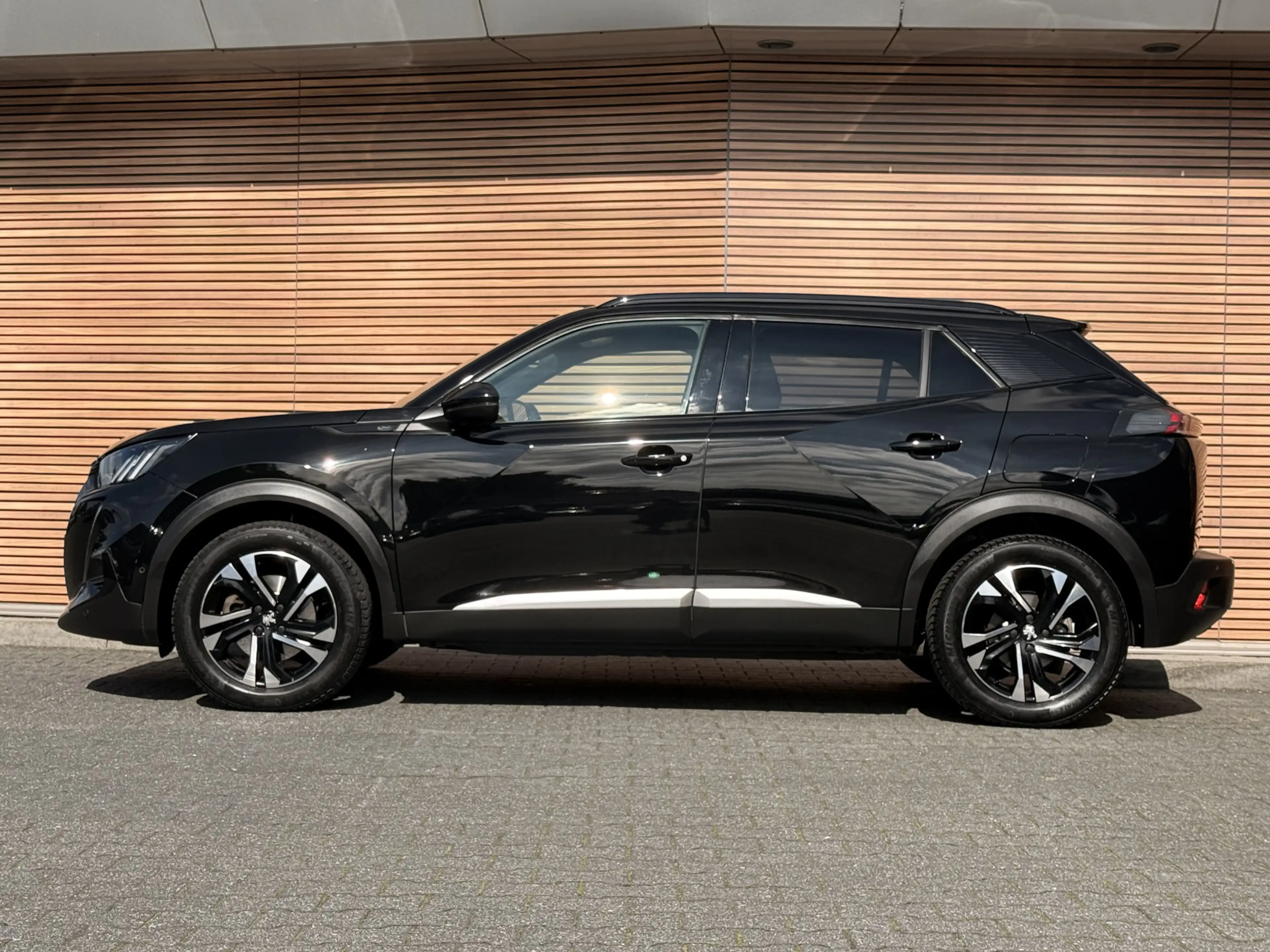 Peugeot e-2008 EV GT 50 kWh Camera / Cruise / 3-Fase / Carplay — photo 5