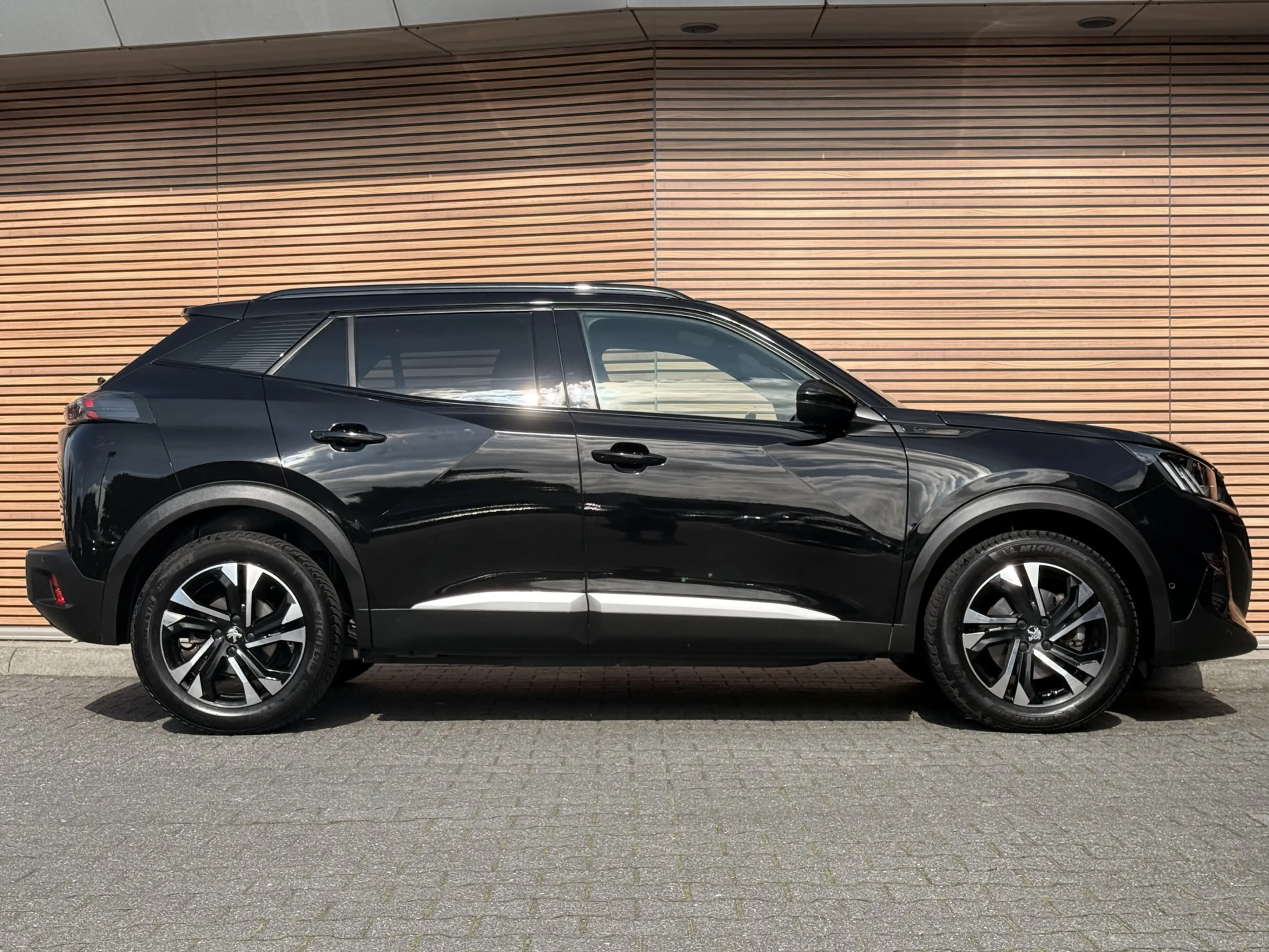 Peugeot e-2008 EV GT 50 kWh Camera / Cruise / 3-Fase / Carplay — photo 6