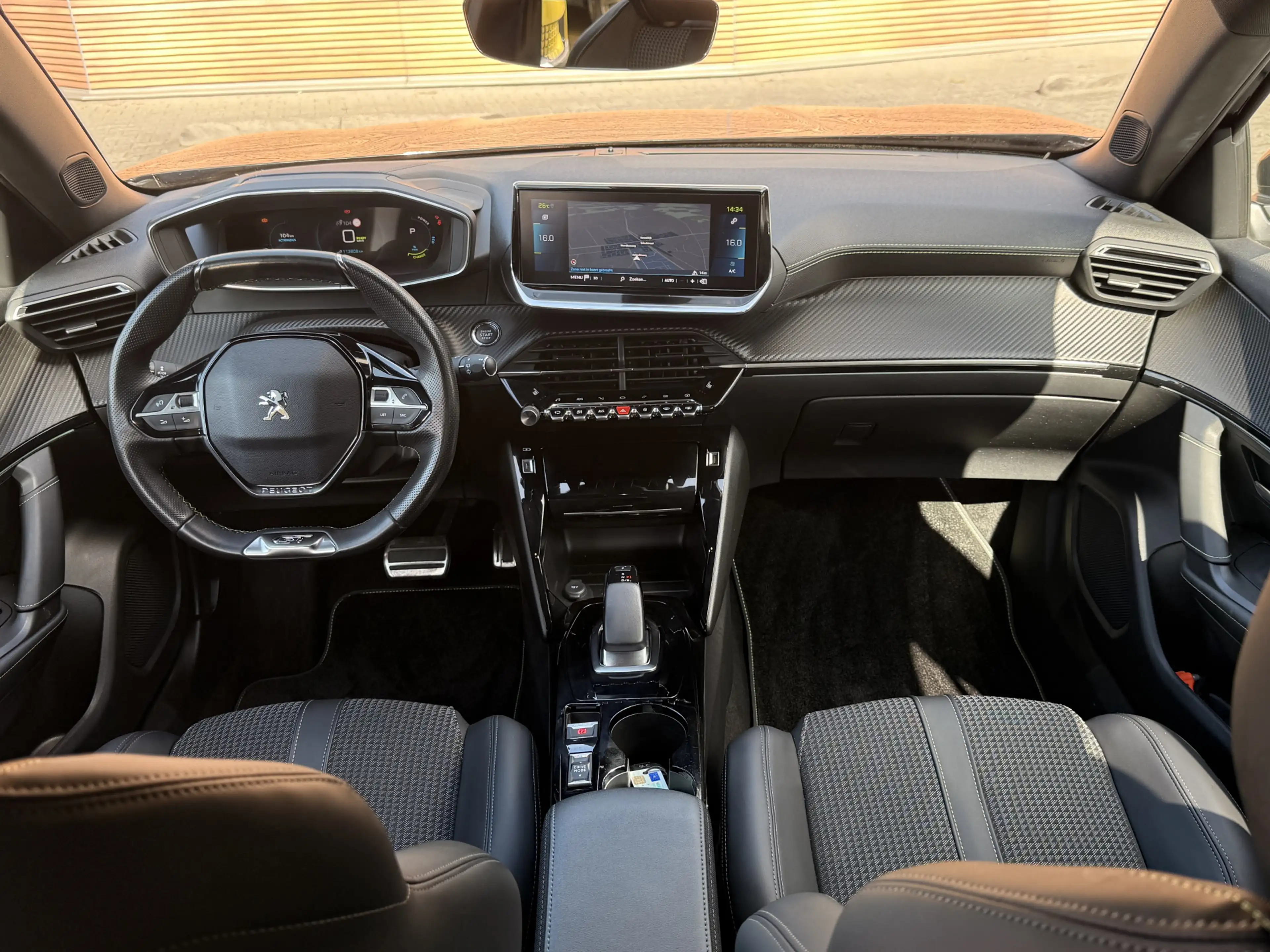 Peugeot e-2008 EV GT 50 kWh Camera / Cruise / 3-Fase / Carplay — photo 2