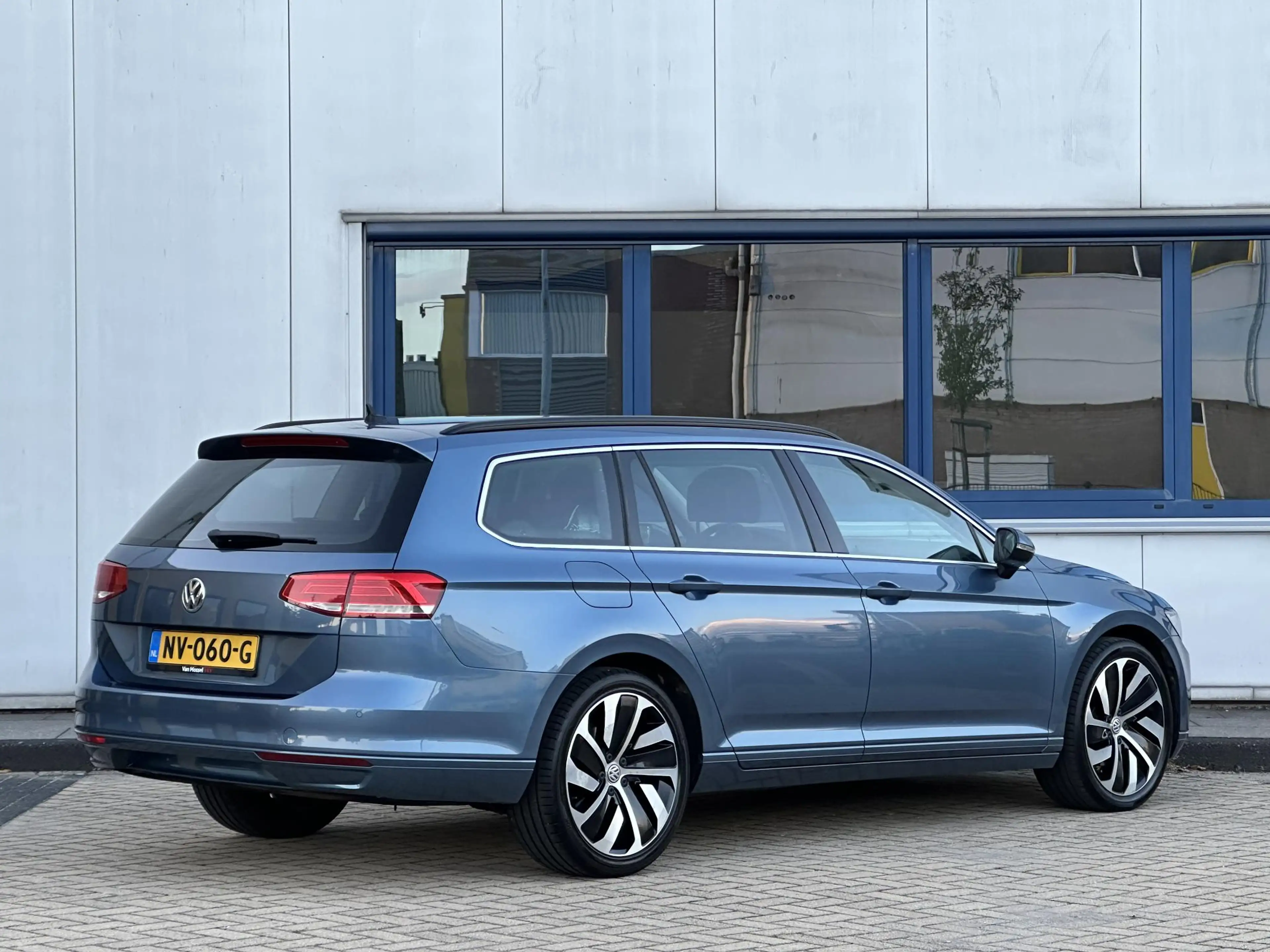 Volkswagen Passat Variant 1.6 TDI Highline l ACC l Camera l Keyless l DSG l — photo 3