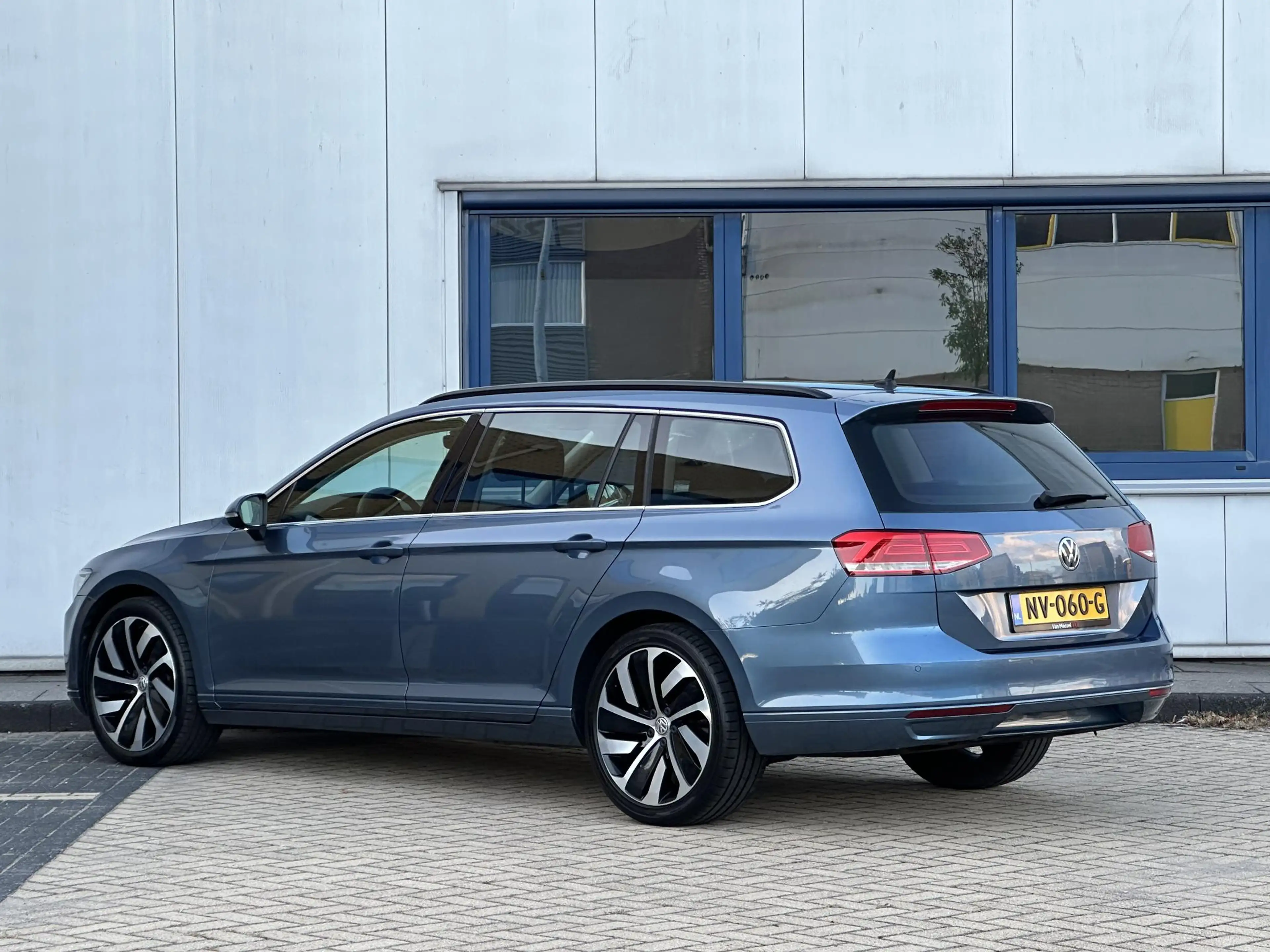 Volkswagen Passat Variant 1.6 TDI Highline l ACC l Camera l Keyless l DSG l — photo 2