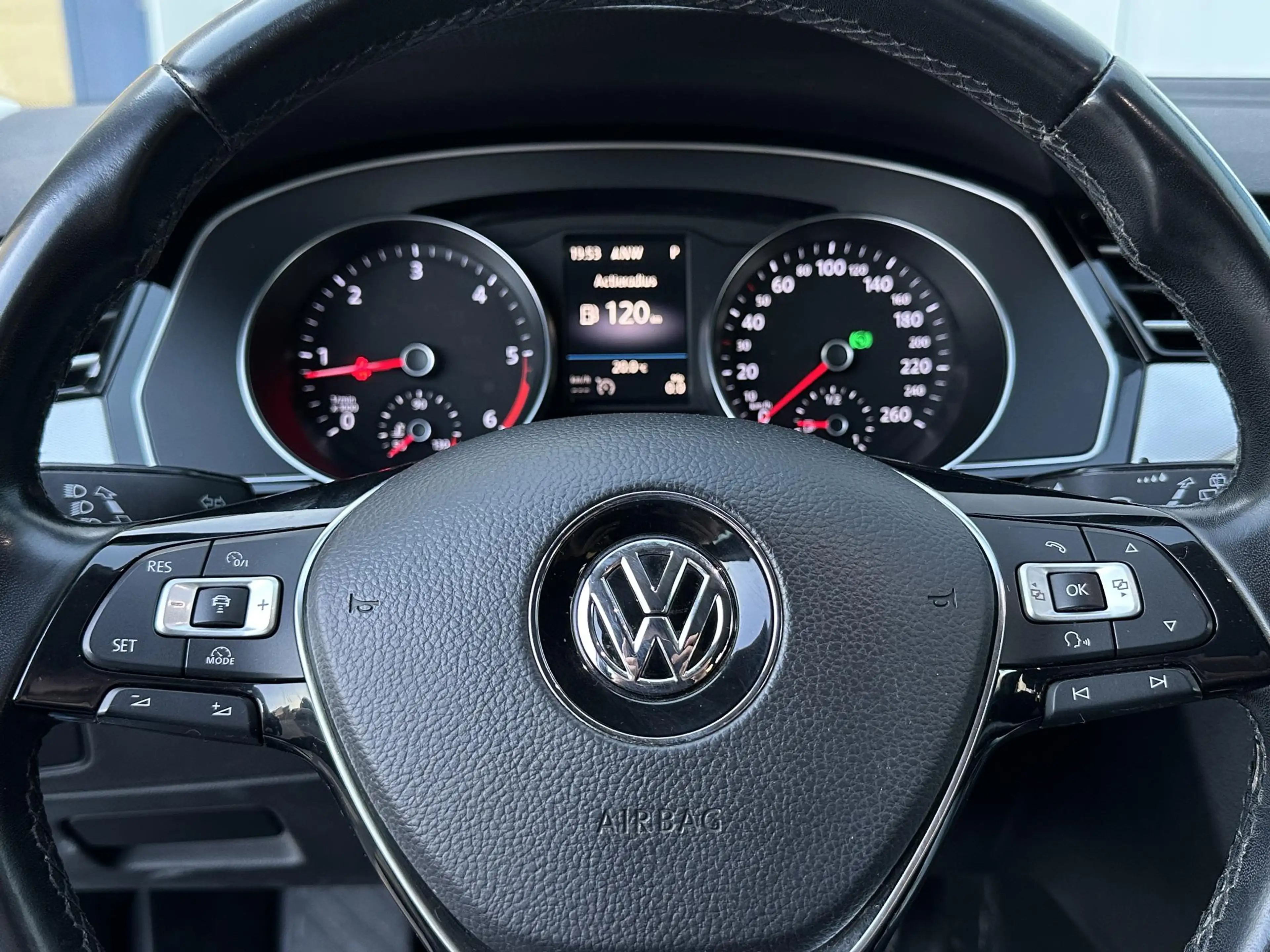 Volkswagen Passat Variant 1.6 TDI Highline l ACC l Camera l Keyless l DSG l — photo 6