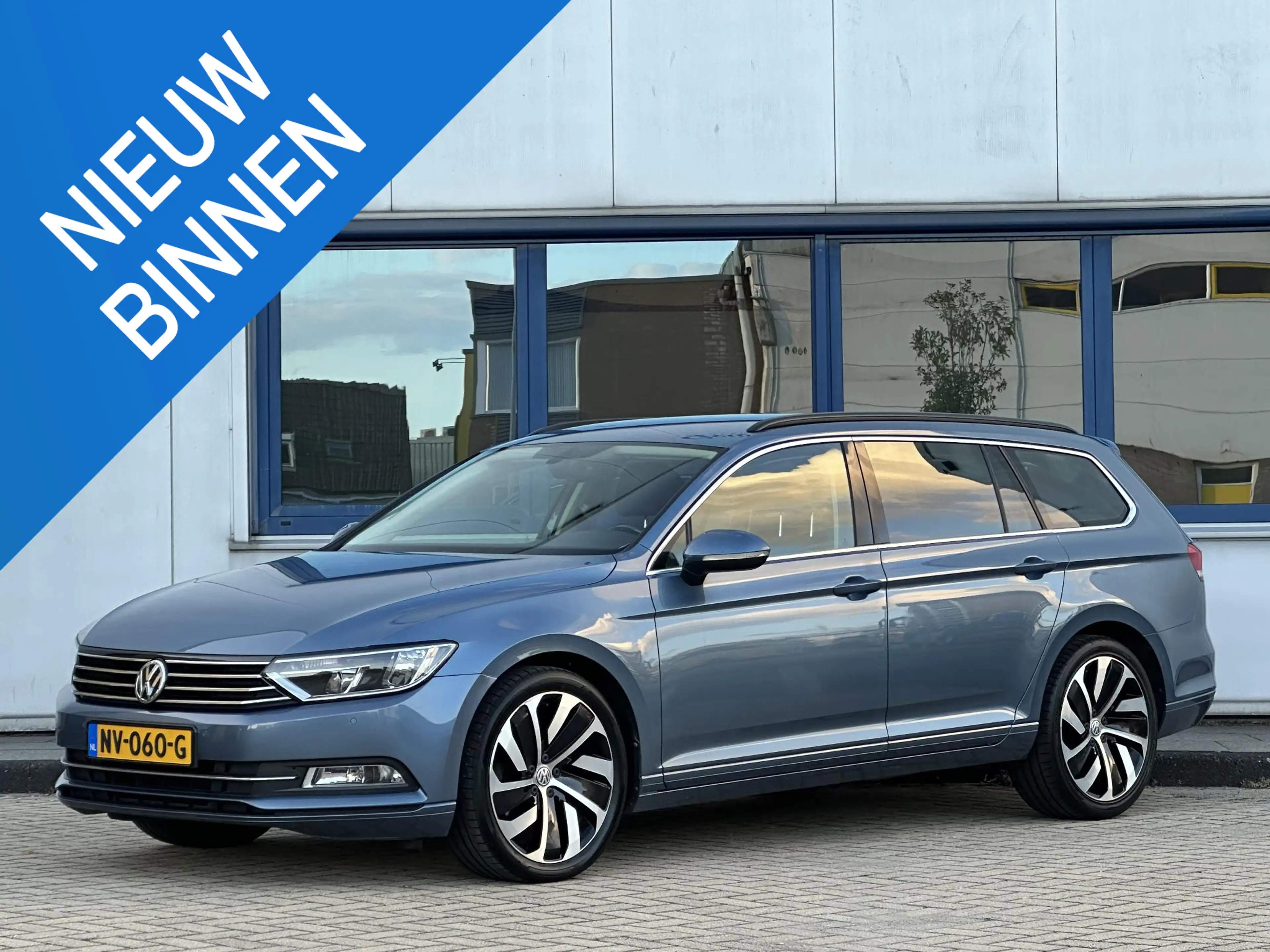 Volkswagen Passat Variant 1.6 TDI Highline l ACC l Camera l Keyless l DSG l