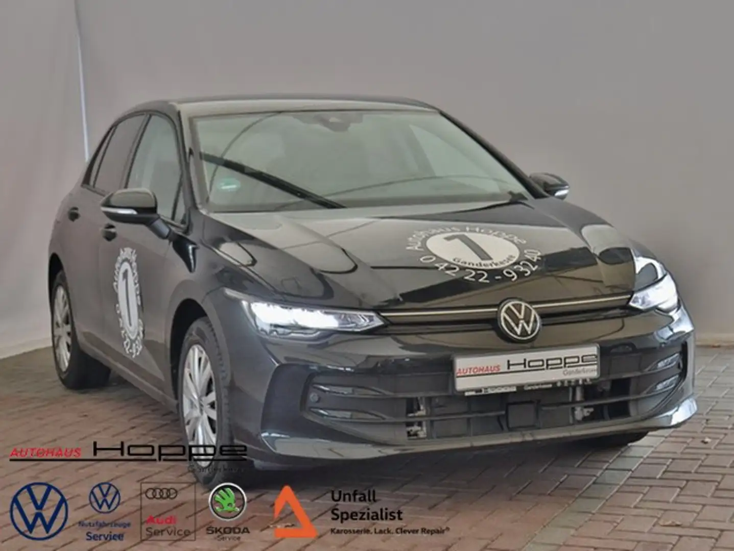 Volkswagen Golf VIII Life 1.5TSI ACC+NAVI+LED+APP+HUD+LED+LANE-... Noir - 1