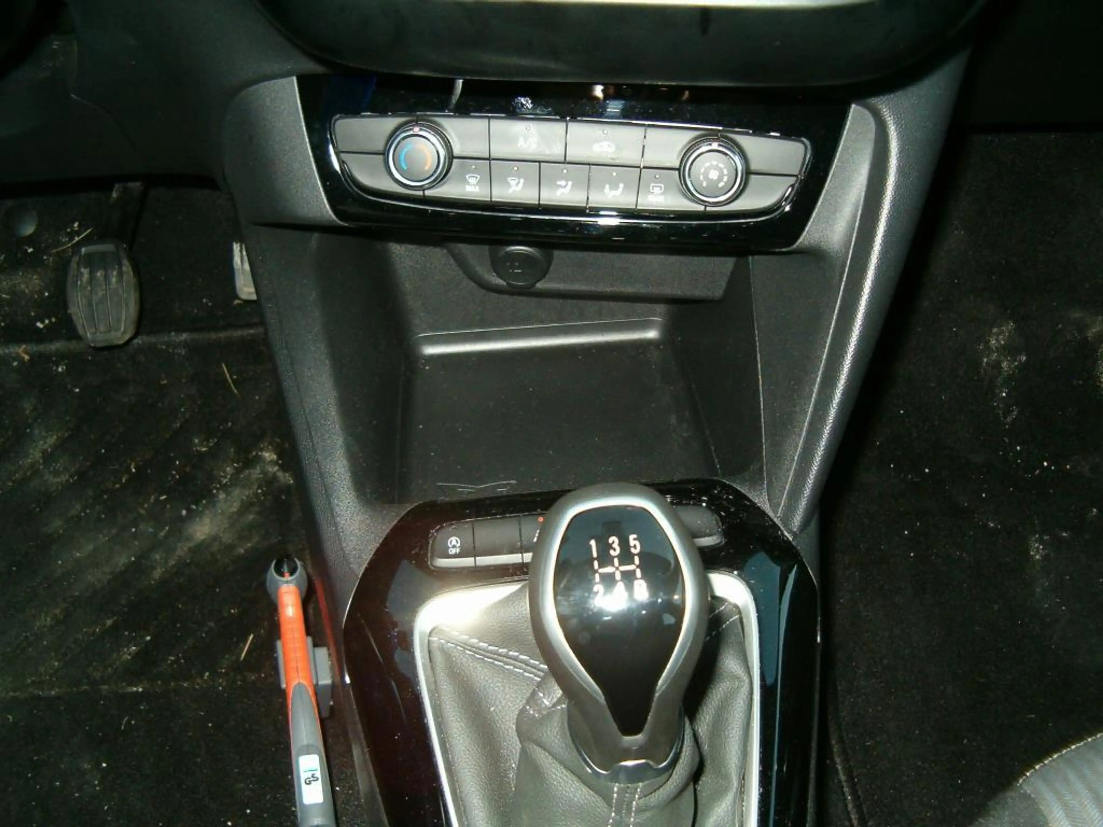 Opel Corsa 1.2 Edition — photo 10