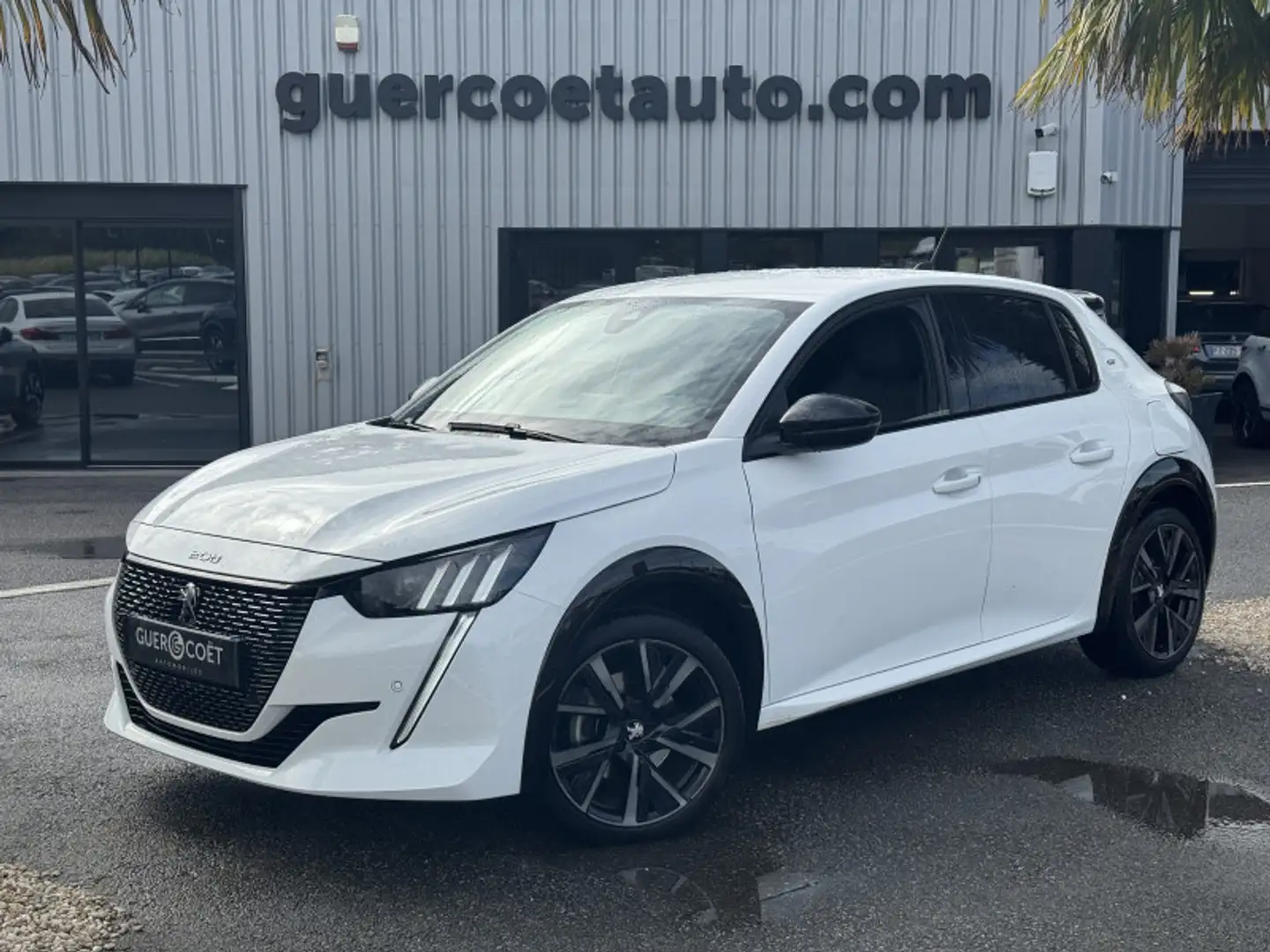 Peugeot 208 1.2 PURETECH 130CH S\u0026S GT EAT8 Blanc - 1